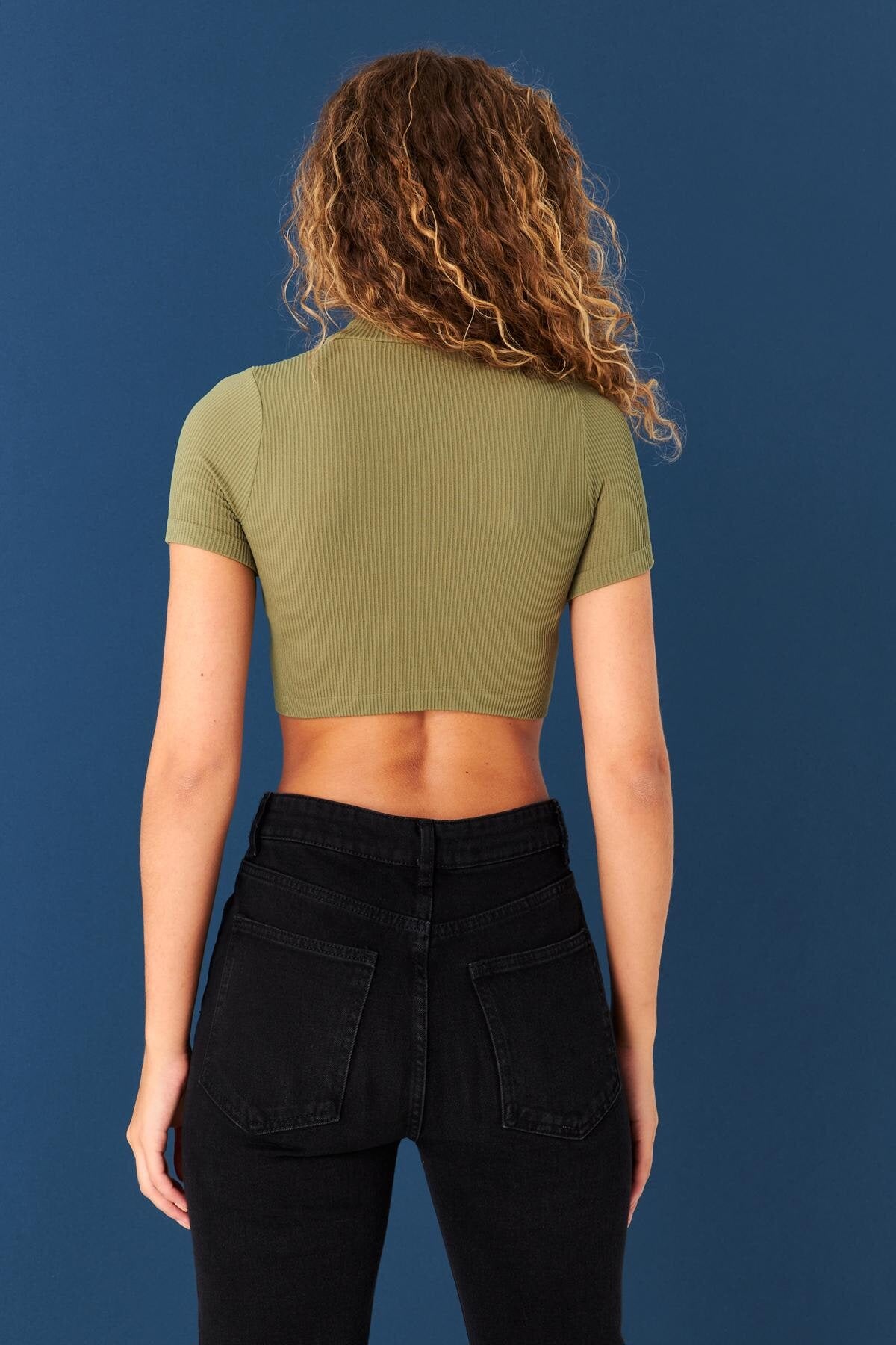 Olivie-Green_Seamless-T-Shirt-addax