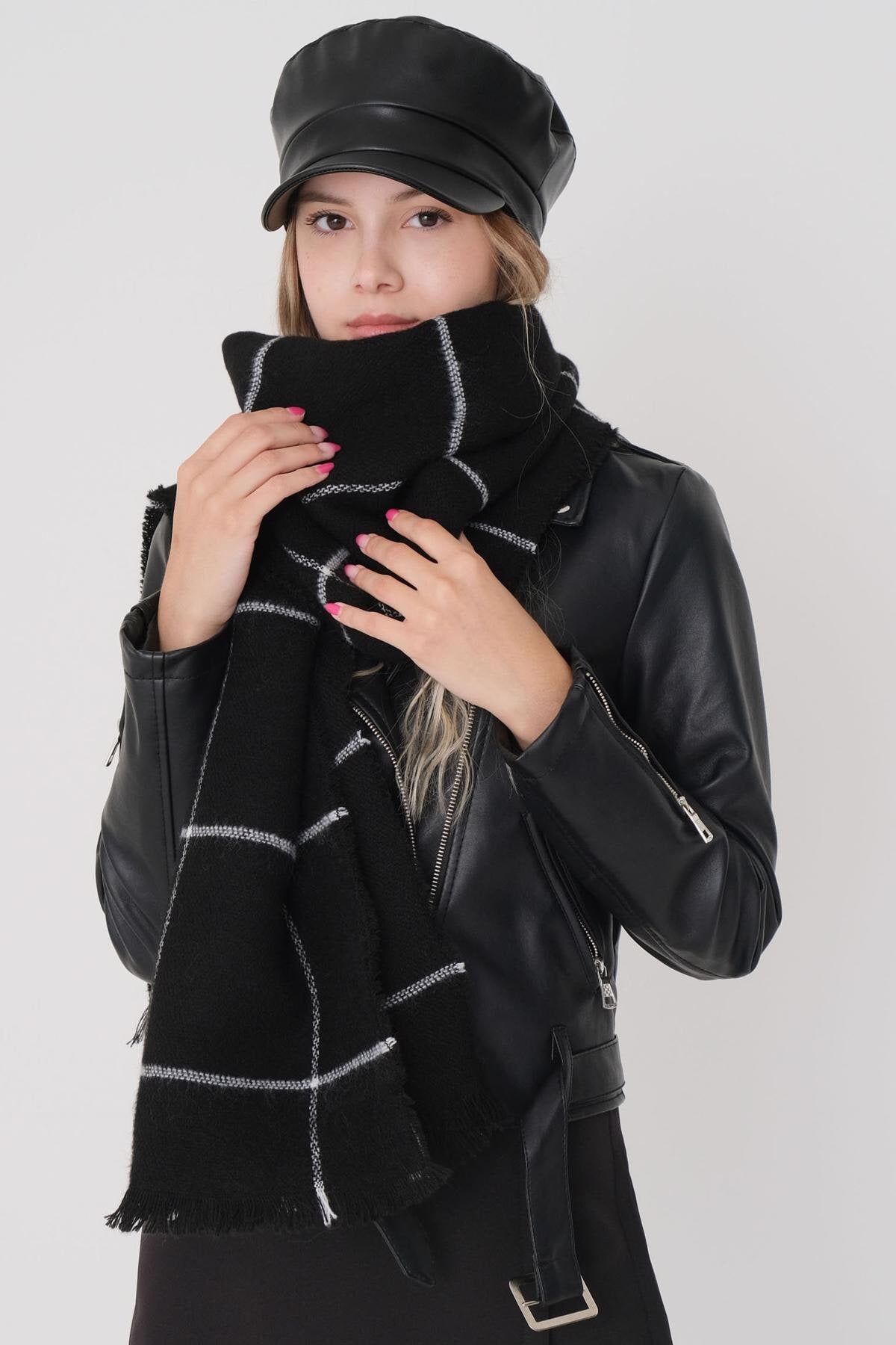 Black_Checked-Scarf-addax