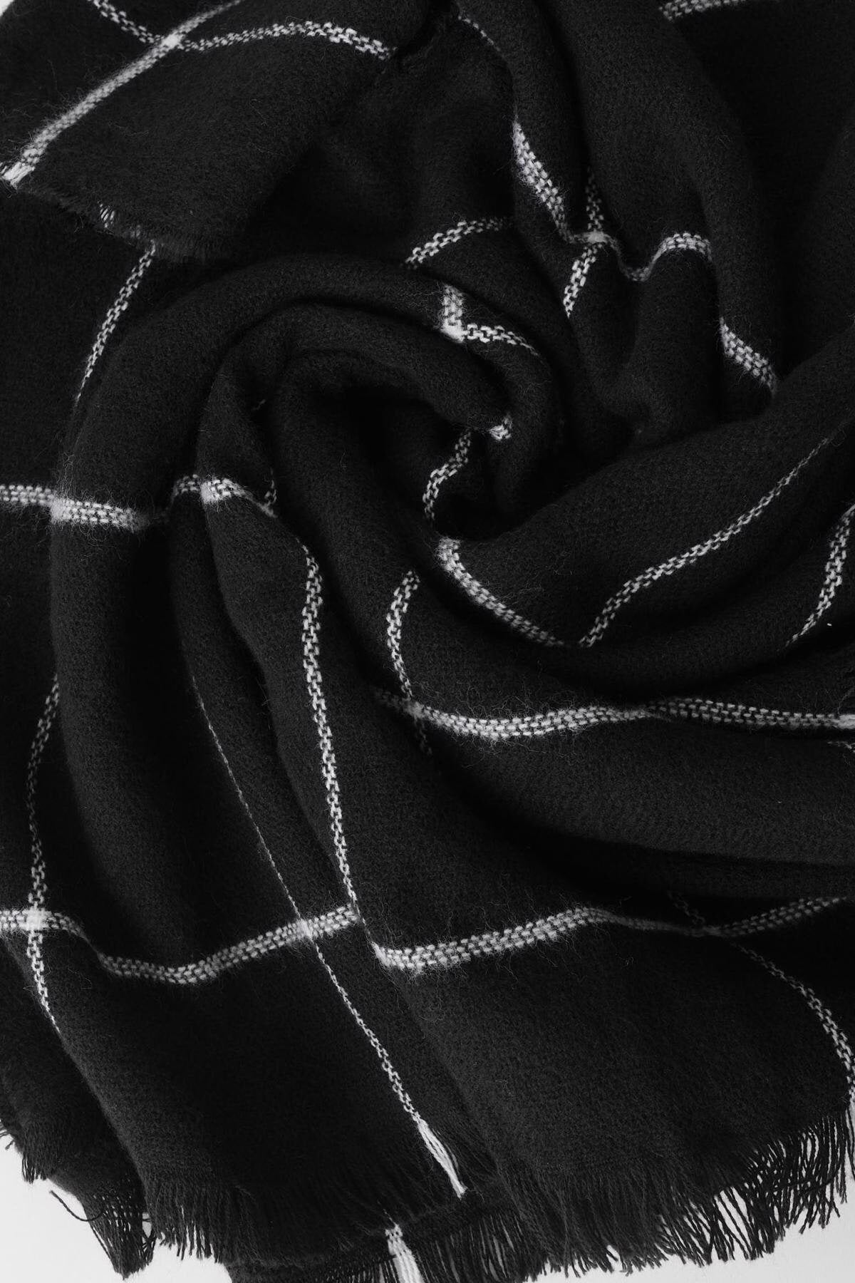 Black_Checked-Scarf-addax