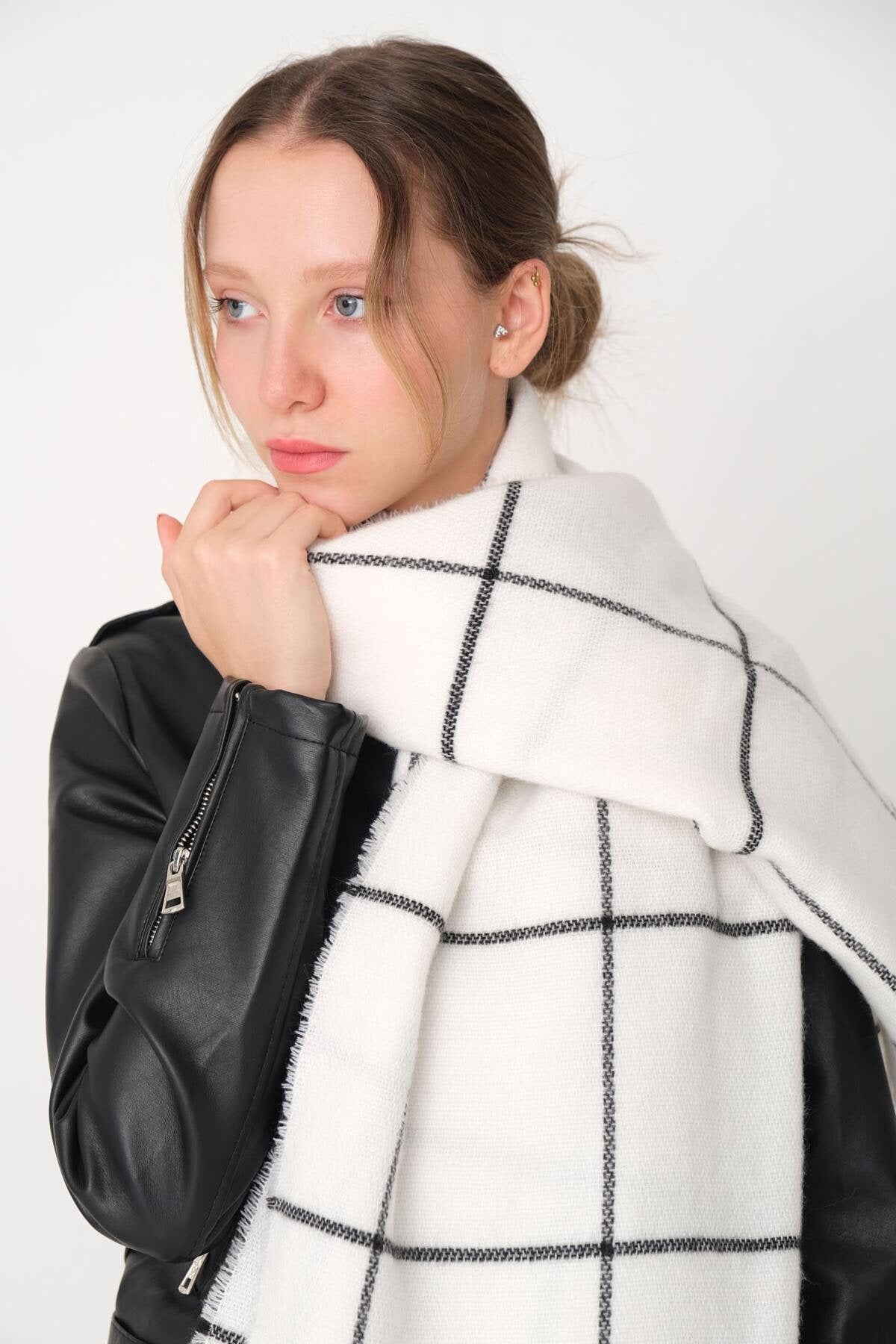 Ecru_Checked-Scarf-addax