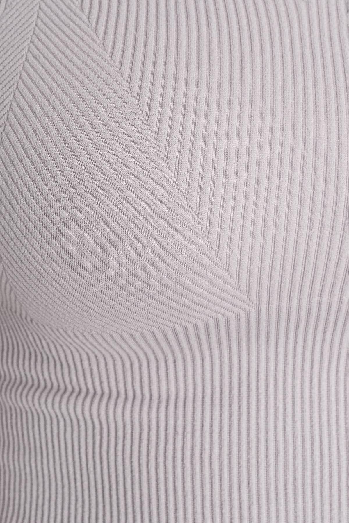 Grey_V-Neck-Seamless-Crop-Top-addax