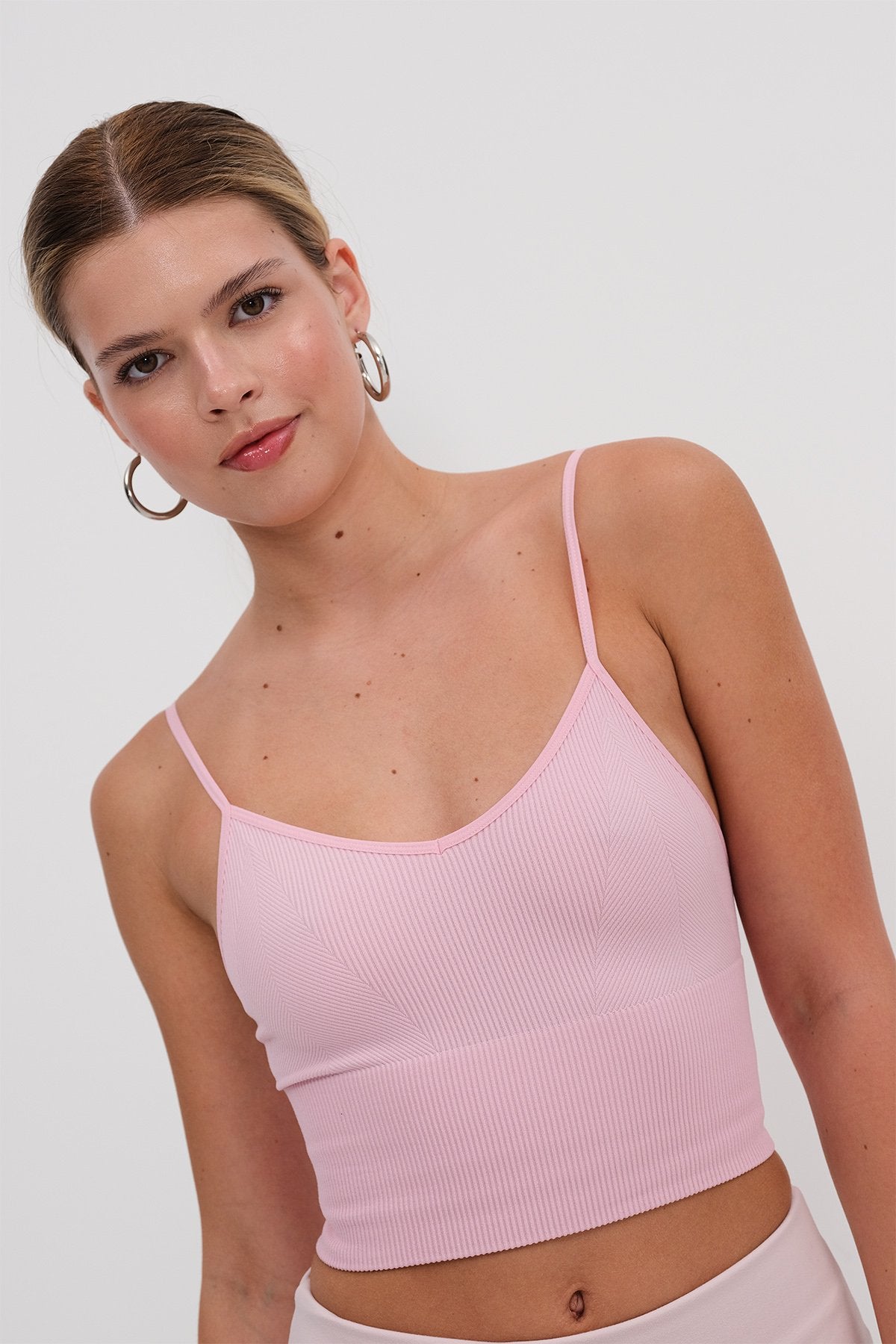 Begonia_V-Neck-Seamless-Crop-Top-addax