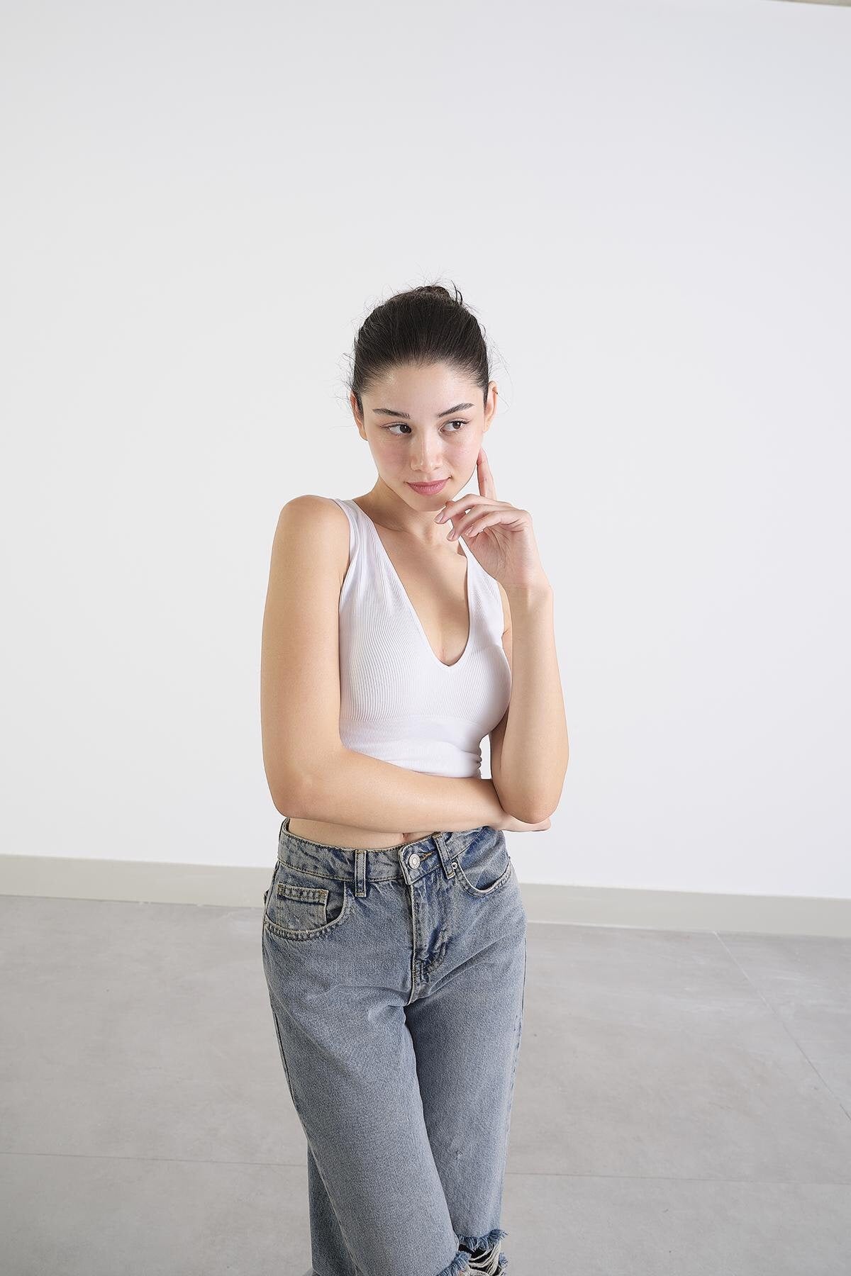 White_V-Neck-Thick-Strapped-Seamless-Crop-addax