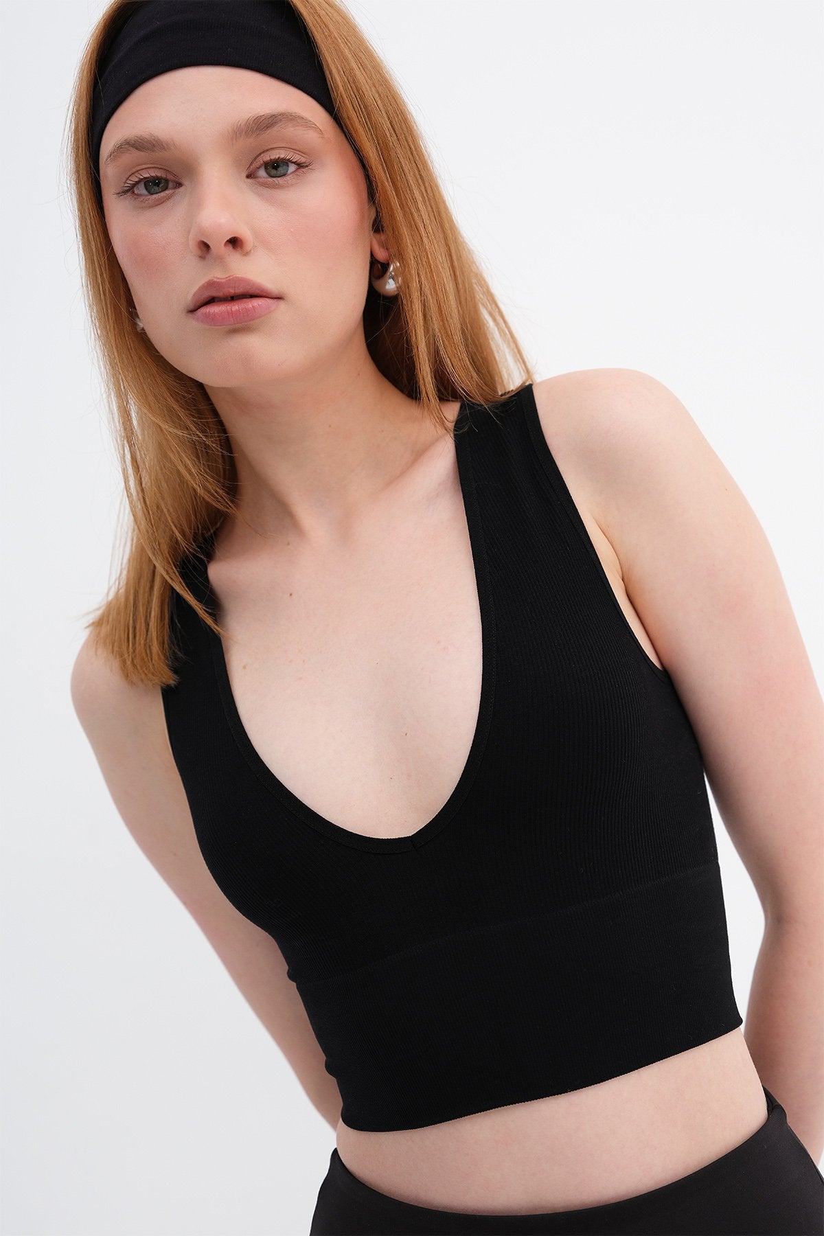 Black_V-Neck-Thick-Strapped-Seamless-Crop-addax