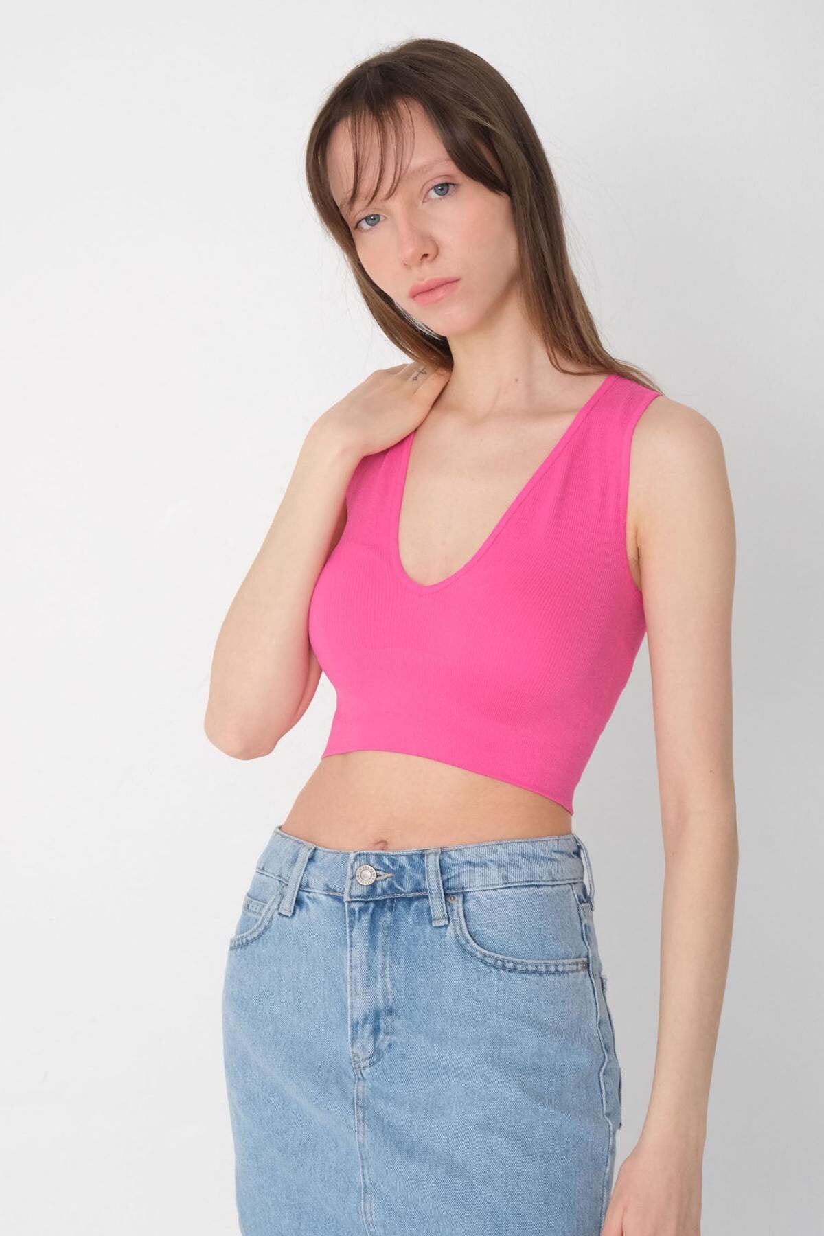 Fuchsia_V-Neck-Thick-Strapped-Seamless-Crop-addax