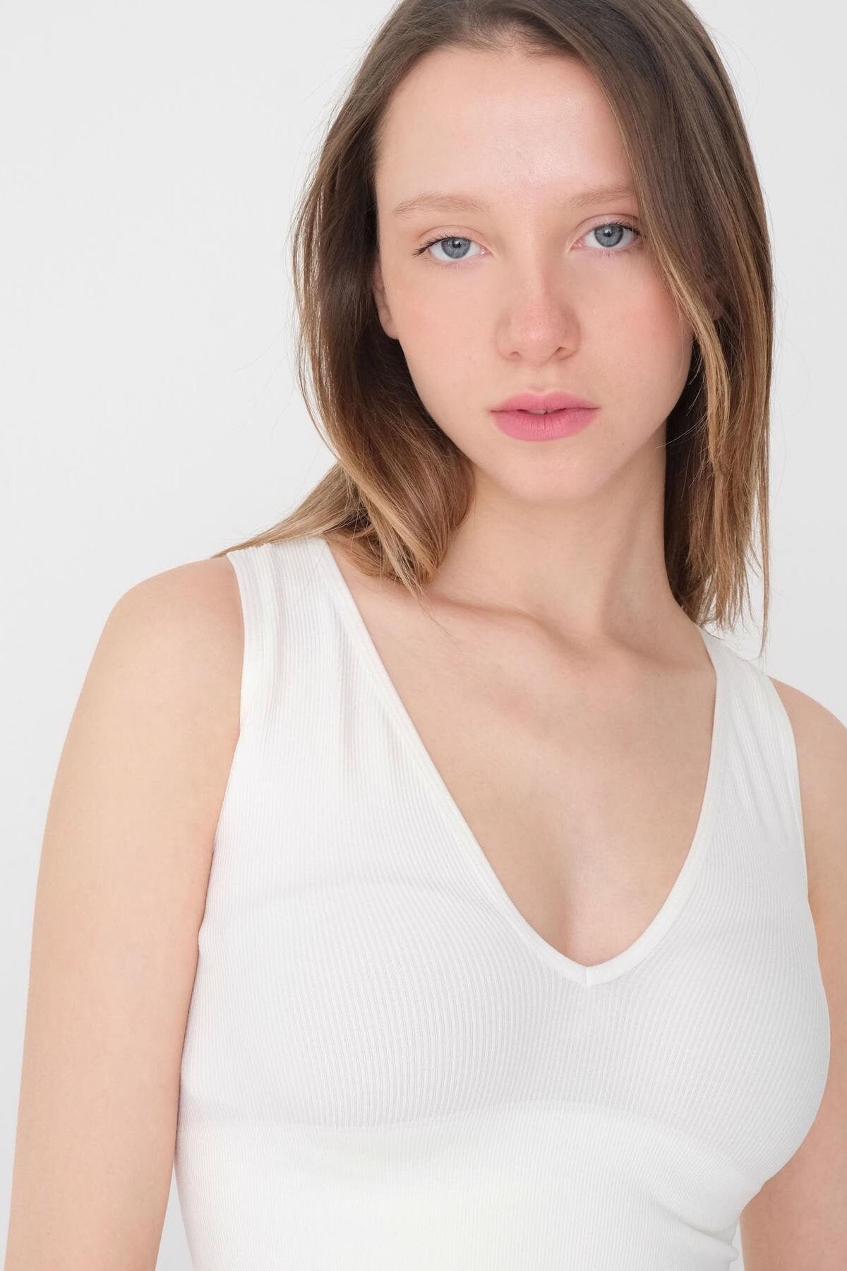 Ecru_V-Neck-Thick-Strapped-Seamless-Crop-addax