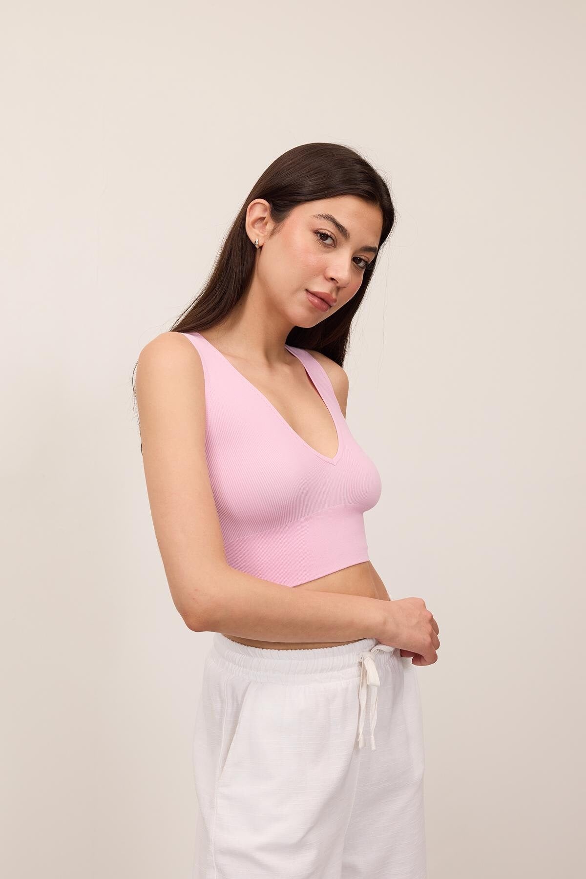 Begonia_V-Neck-Thick-Strapped-Seamless-Crop-addax