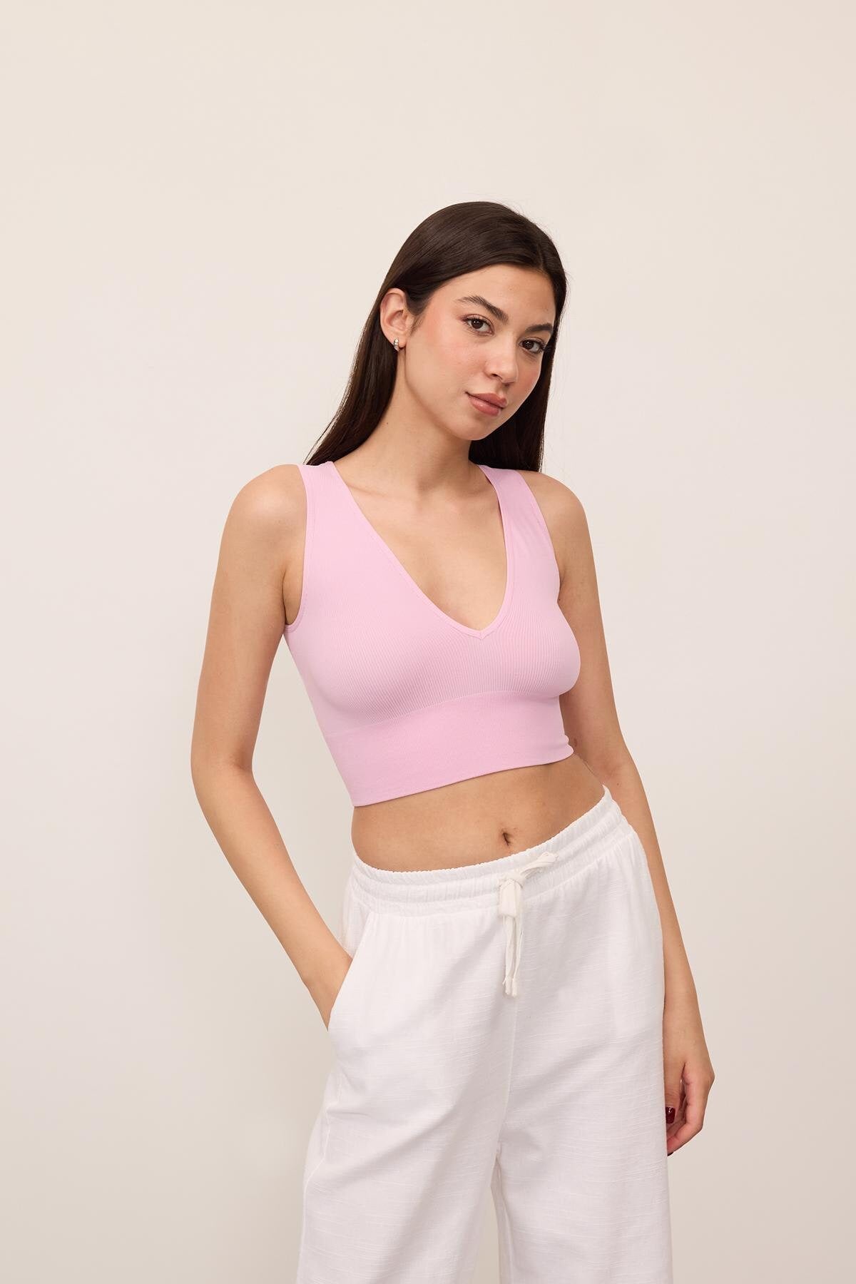 Begonia_V-Neck-Thick-Strapped-Seamless-Crop-addax