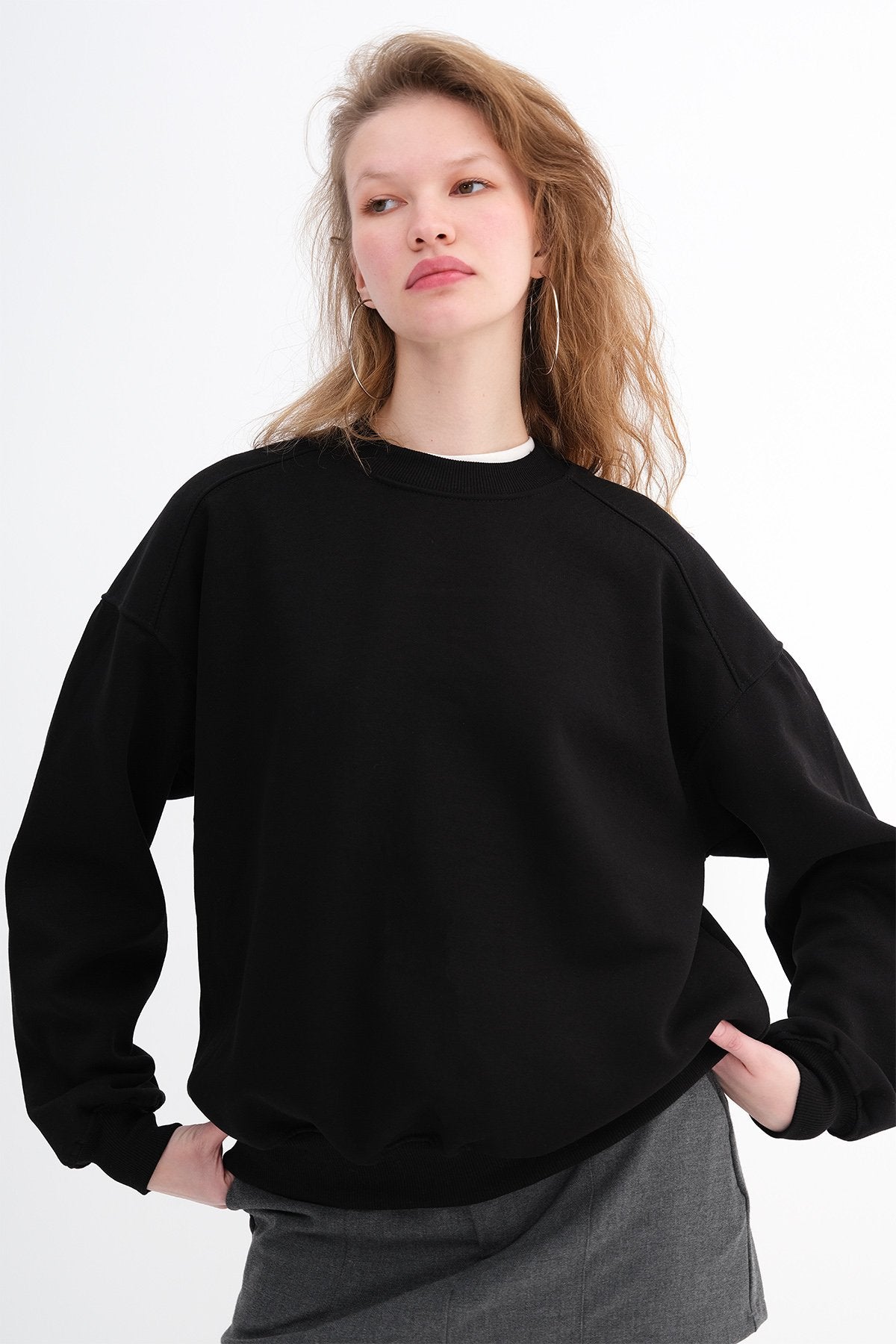Black_Round-Neck-Basic-Sweatshirt-addax