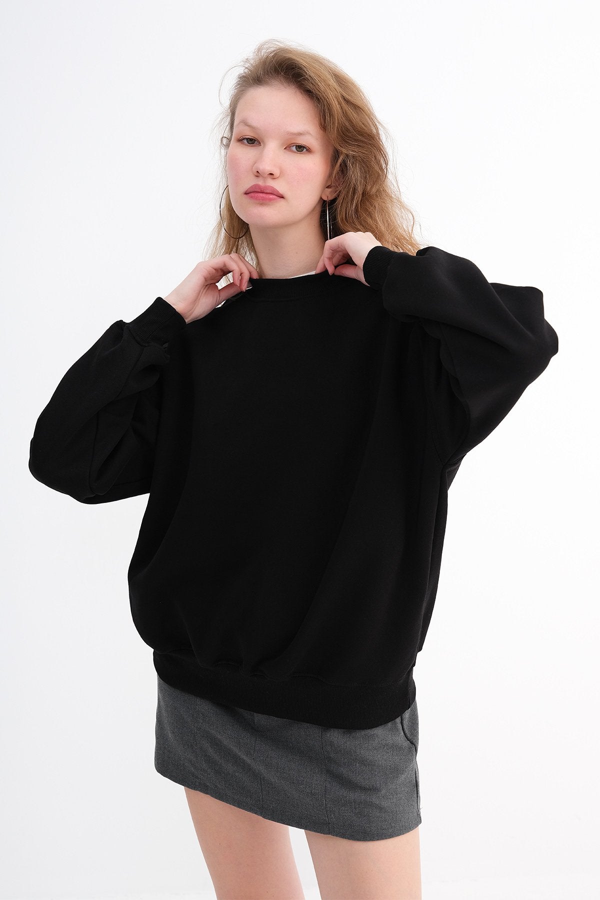 Black_Round-Neck-Basic-Sweatshirt-addax