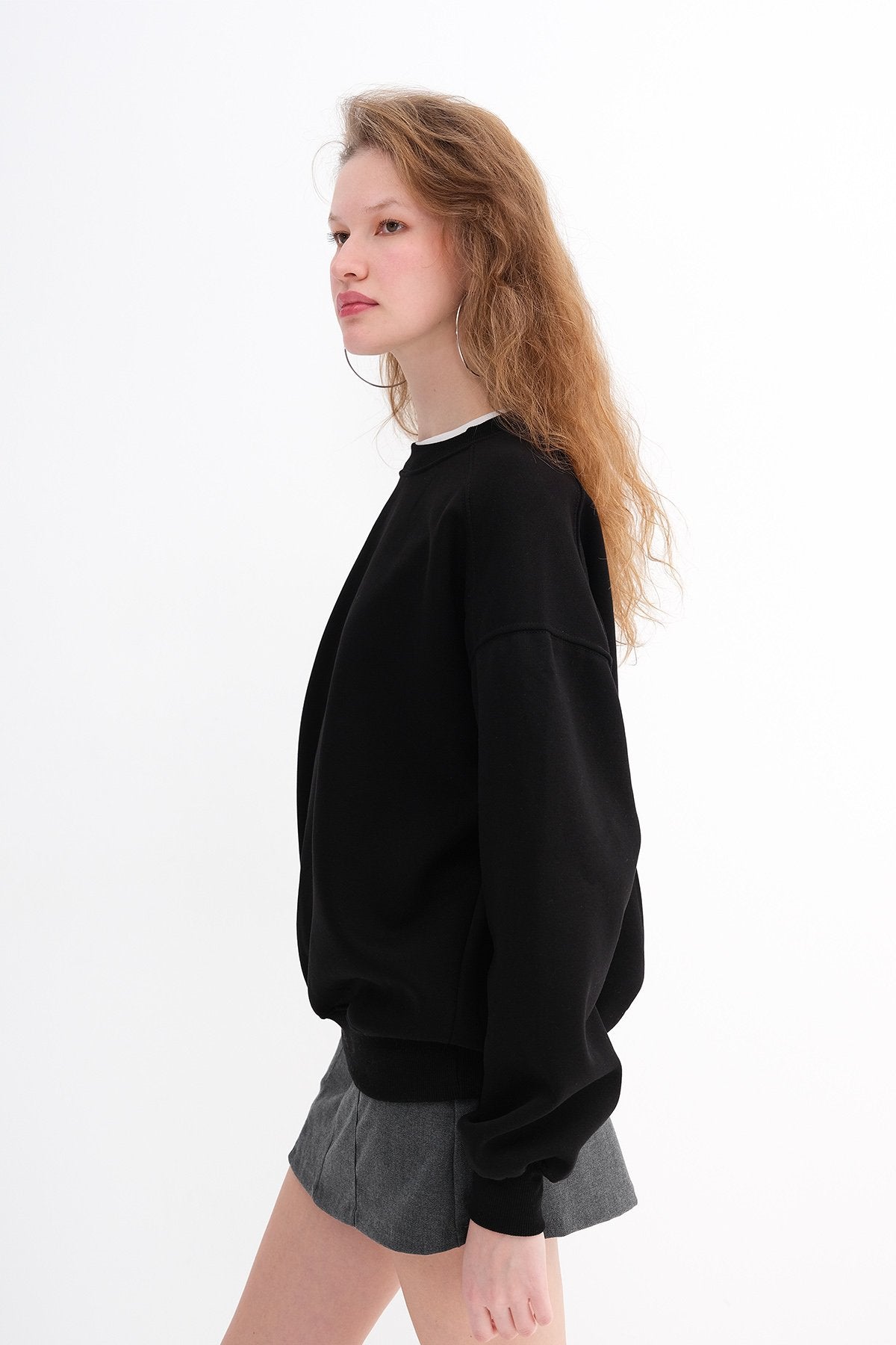 Black_Round-Neck-Basic-Sweatshirt-addax