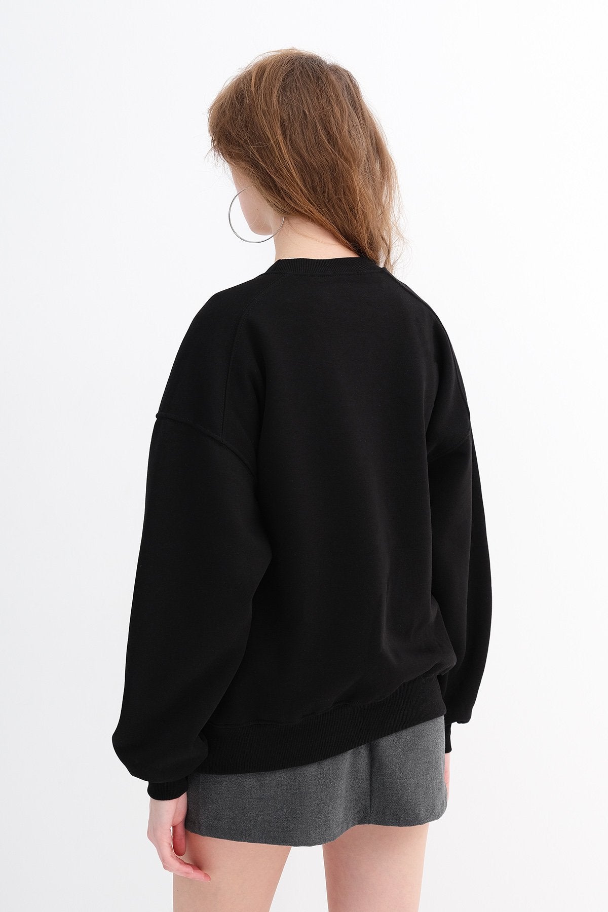 Black_Round-Neck-Basic-Sweatshirt-addax
