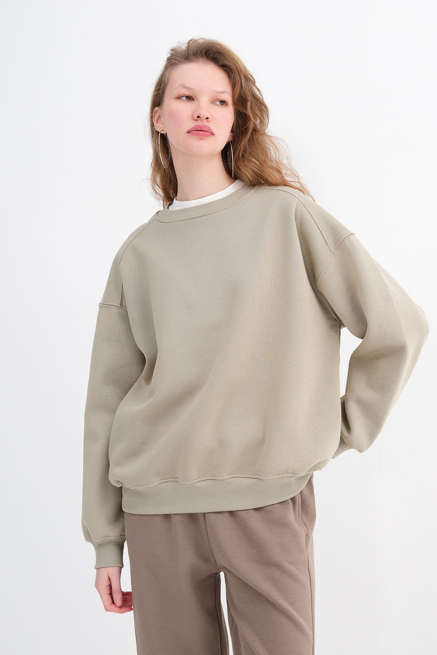 Khaki_Round-Neck-Basic-Sweatshirt-addax