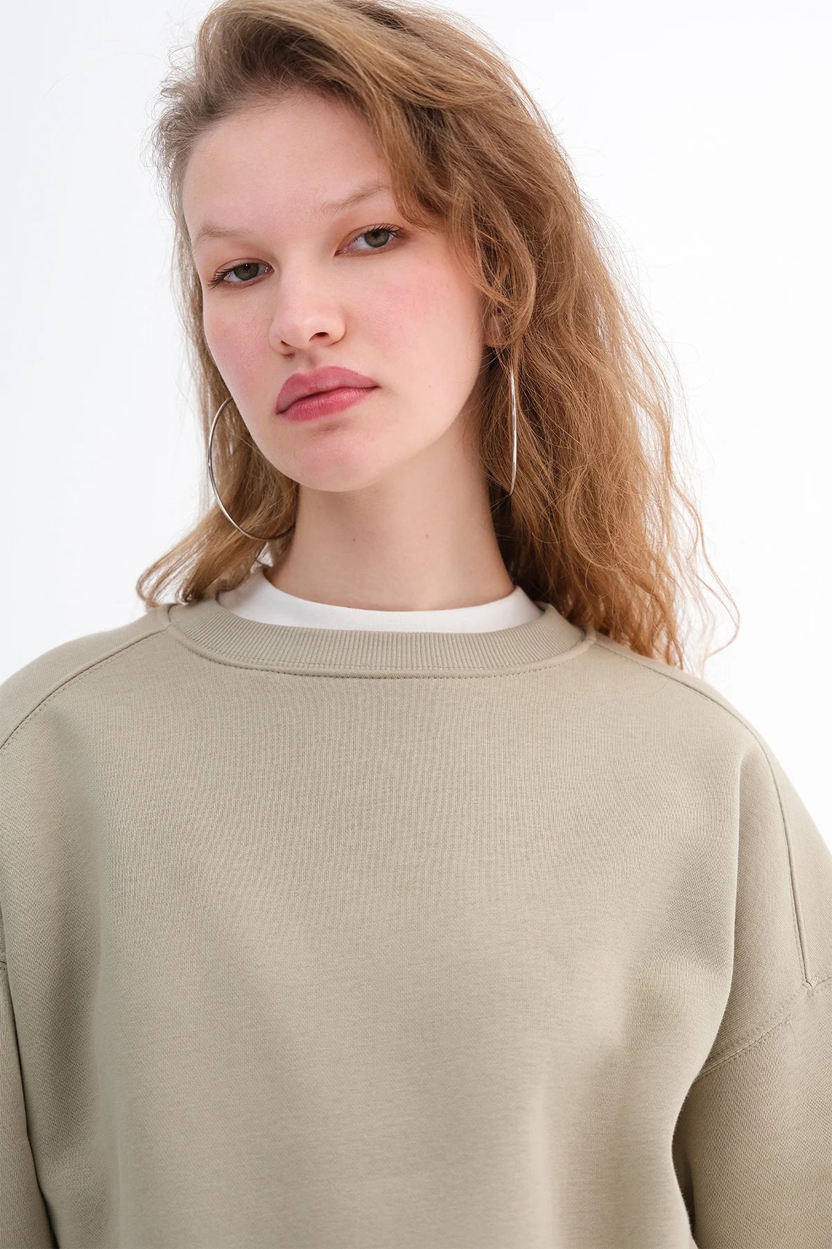 Khaki_Round-Neck-Basic-Sweatshirt-addax