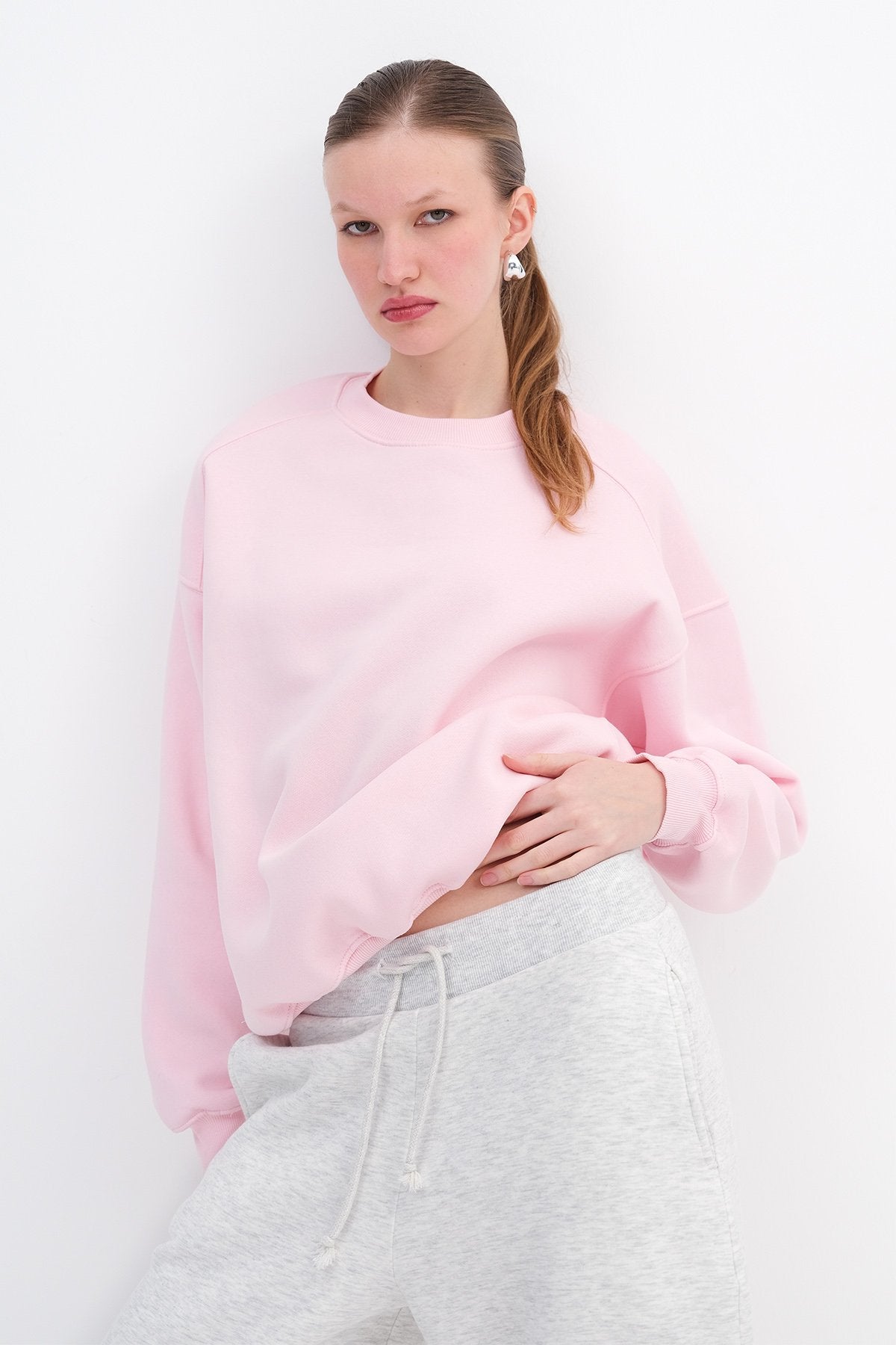 Pink_Round-Neck-Basic-Sweatshirt-addax