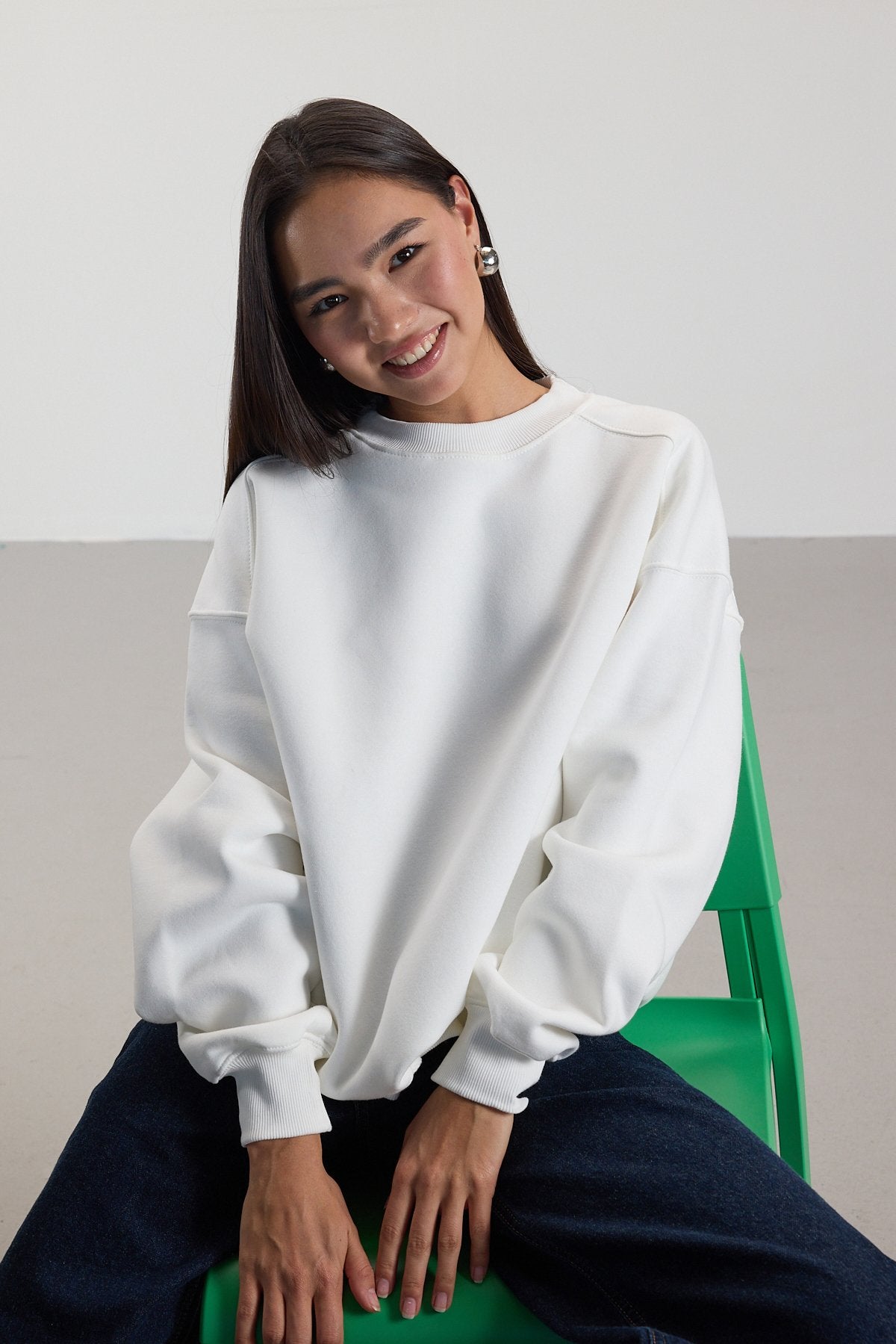 Ecru_Round-Neck-Basic-Sweatshirt-addax