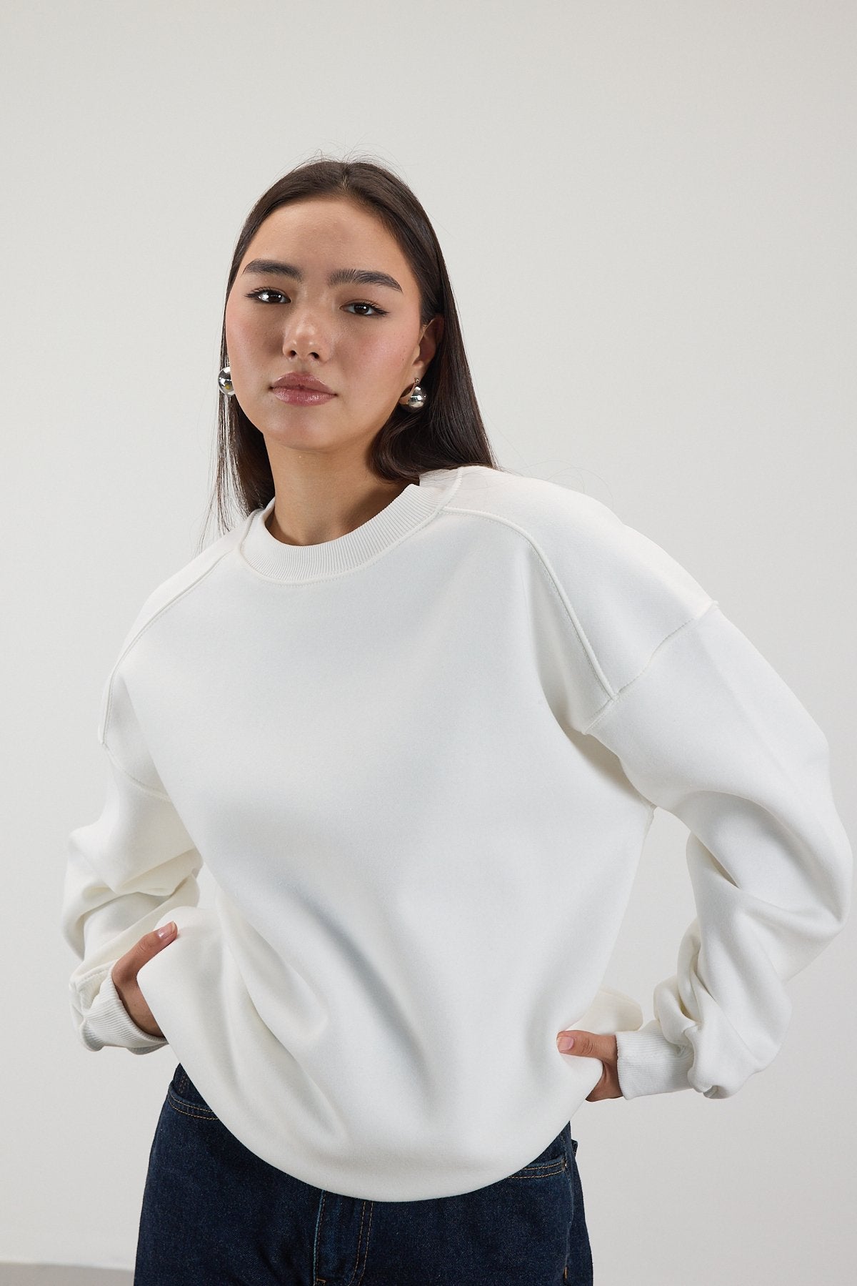Ecru_Round-Neck-Basic-Sweatshirt-addax