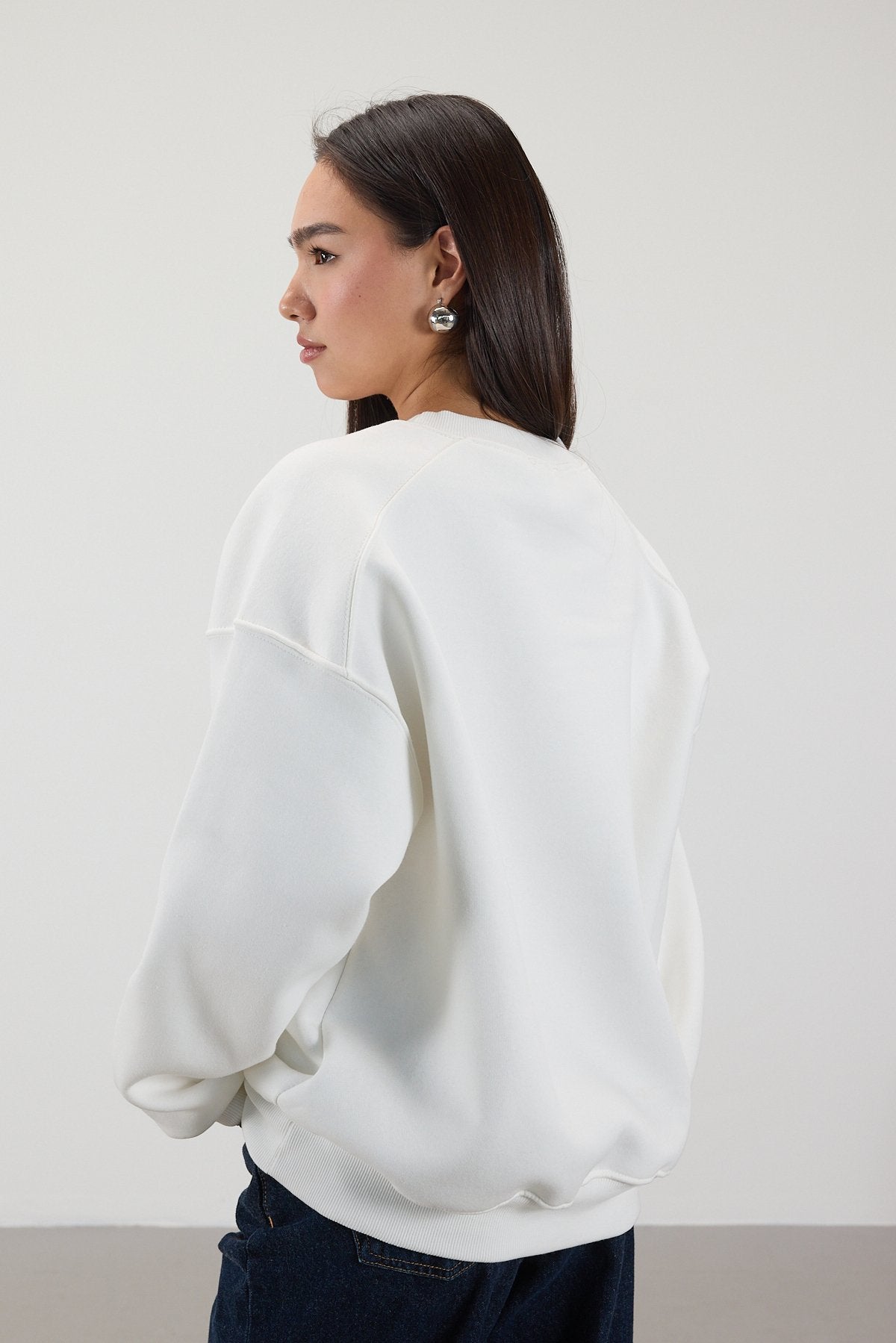 Ecru_Round-Neck-Basic-Sweatshirt-addax