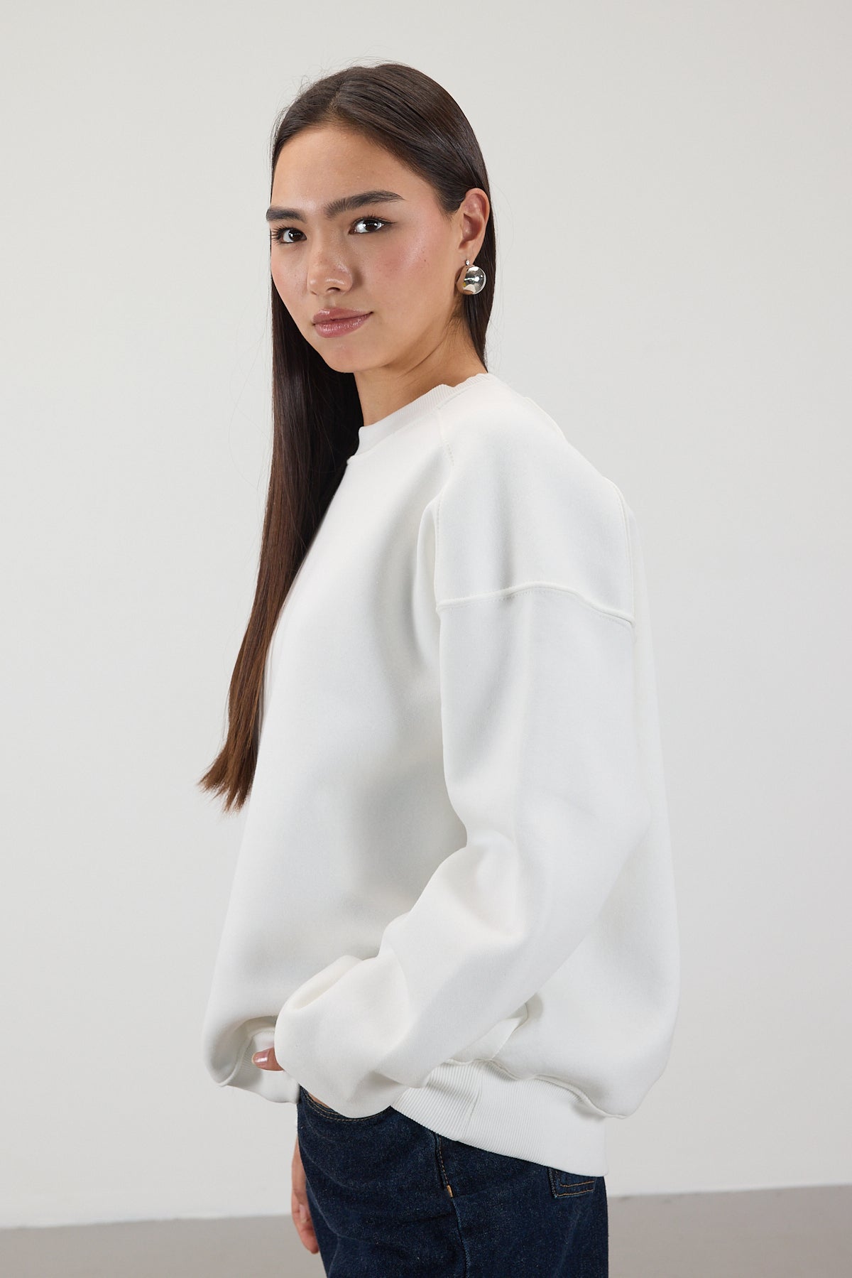 Ecru_Round-Neck-Basic-Sweatshirt-addax
