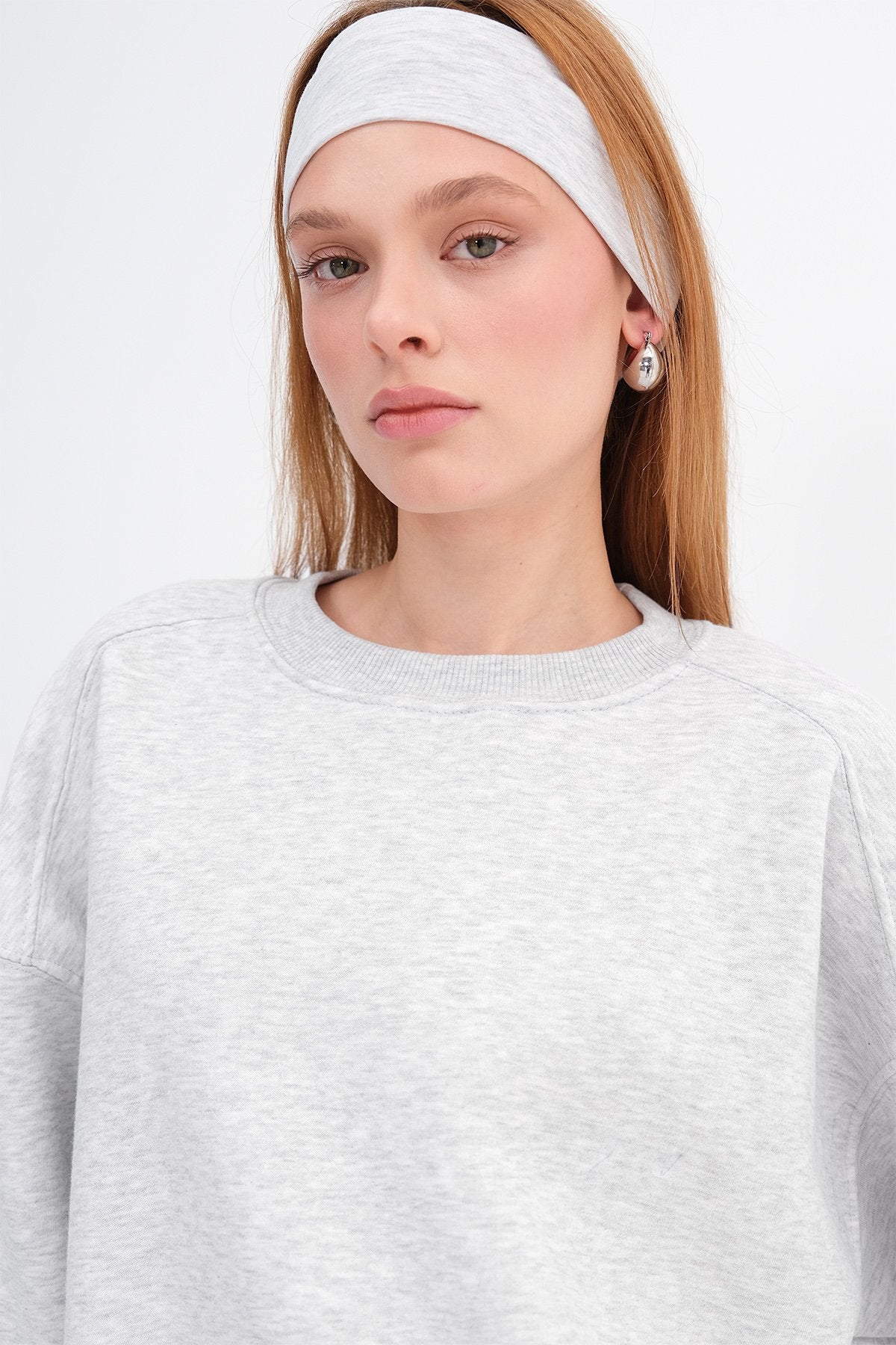 Snow-Melange_Round-Neck-Basic-Sweatshirt-addax