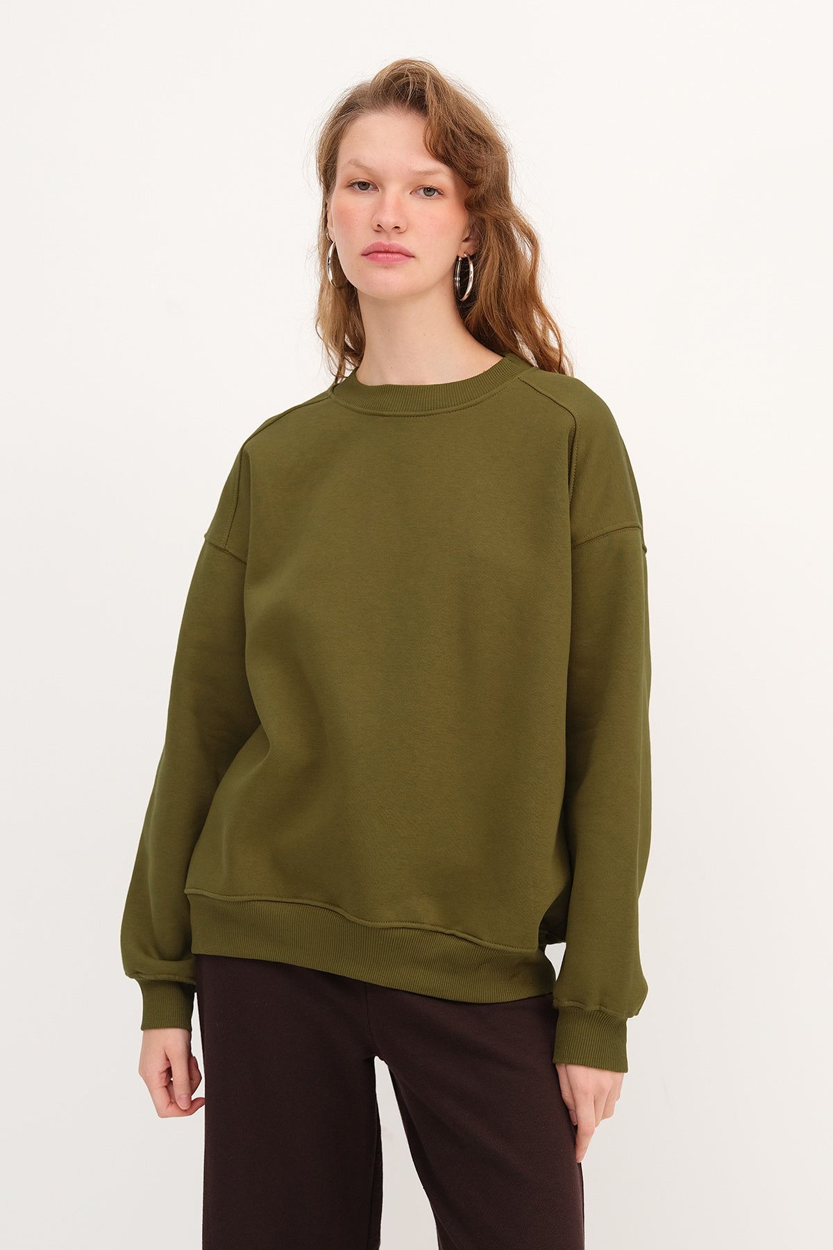 Olive_Round-Neck-Basic-Sweatshirt-addax