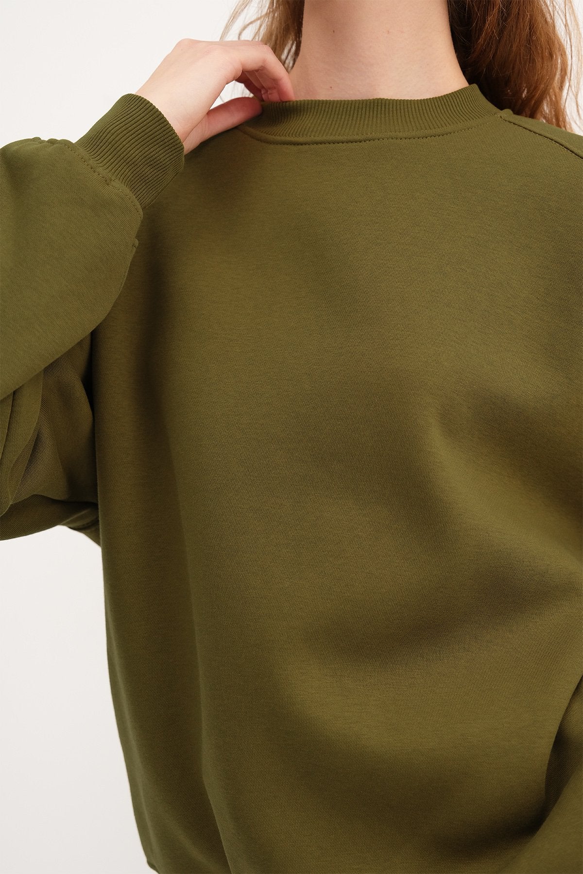 Olive_Round-Neck-Basic-Sweatshirt-addax