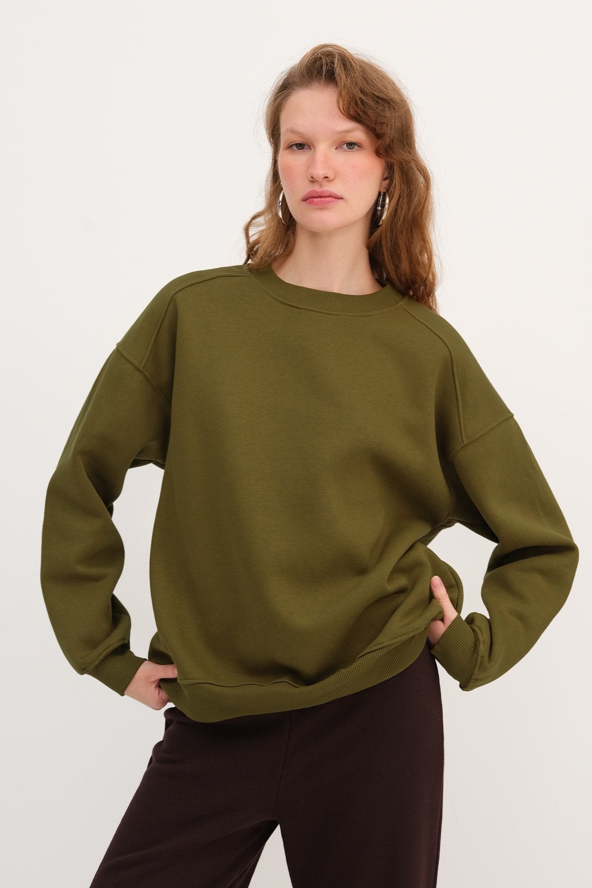 Olive_Round-Neck-Basic-Sweatshirt-addax
