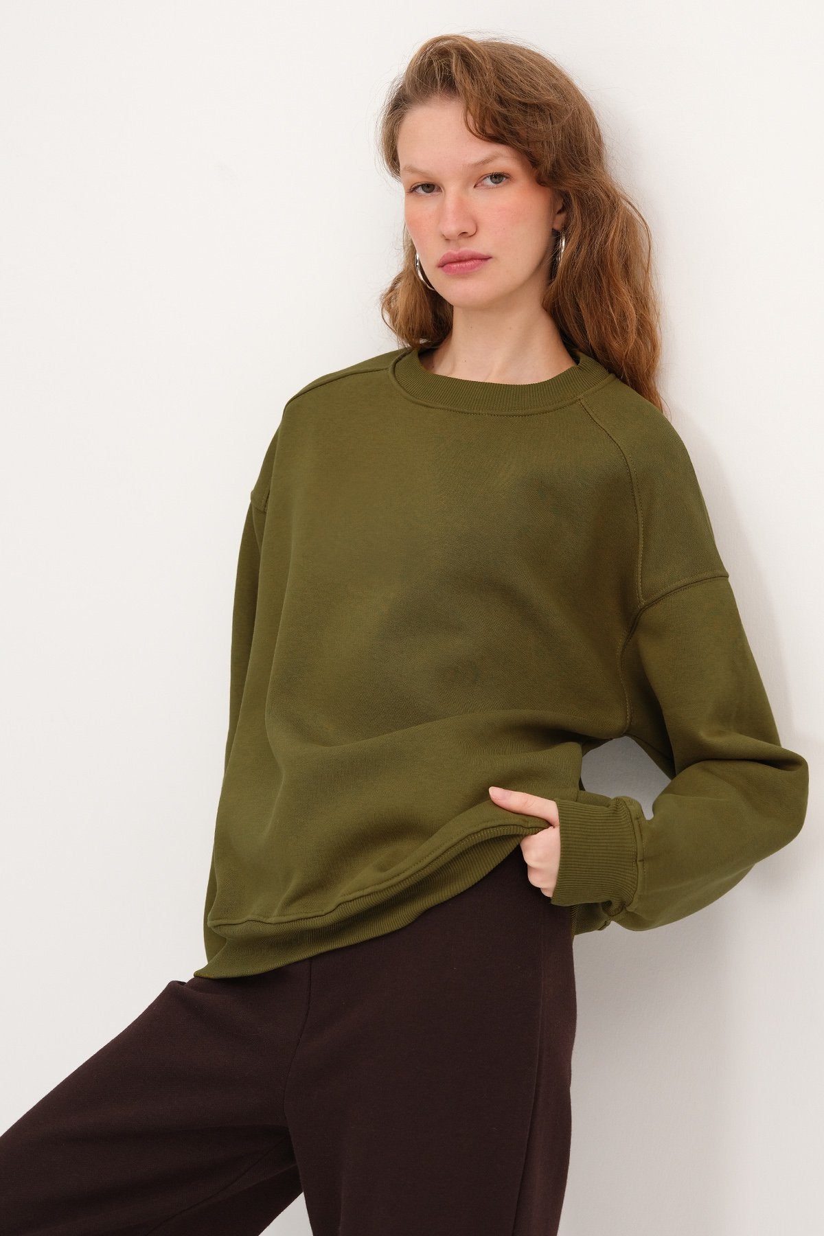 Olive_Round-Neck-Basic-Sweatshirt-addax