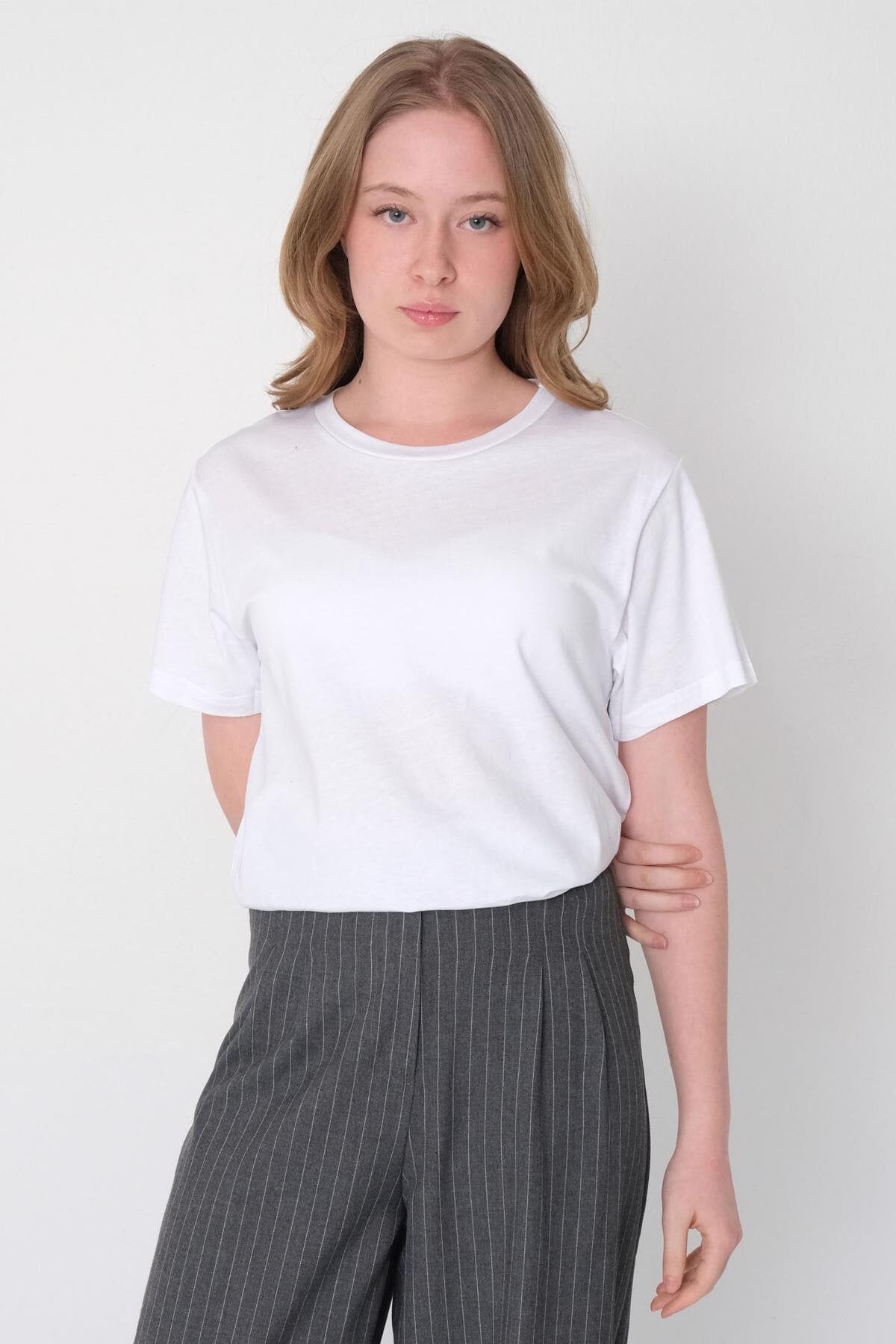 White_Basic-T-shirt-With-Round-Neck-addax