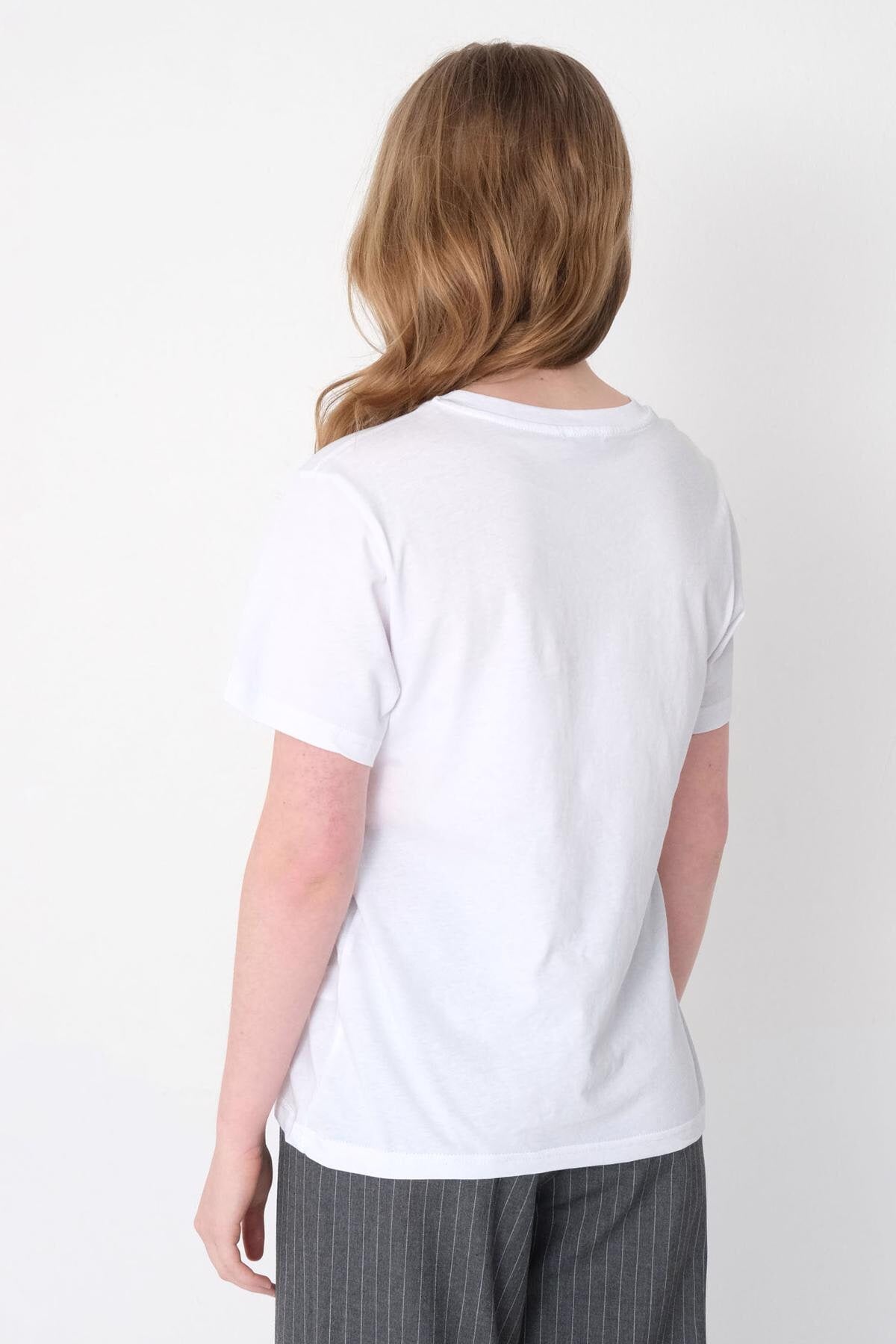 White_Basic-T-shirt-With-Round-Neck-addax
