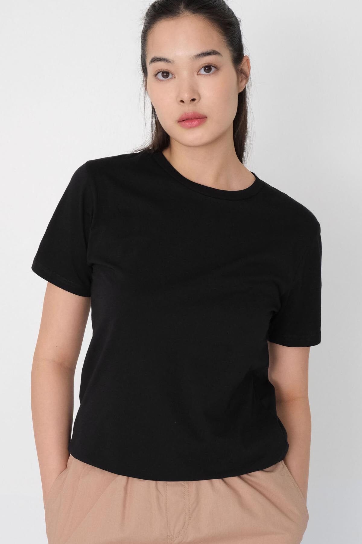 Black_Basic-T-shirt-With-Round-Neck-addax