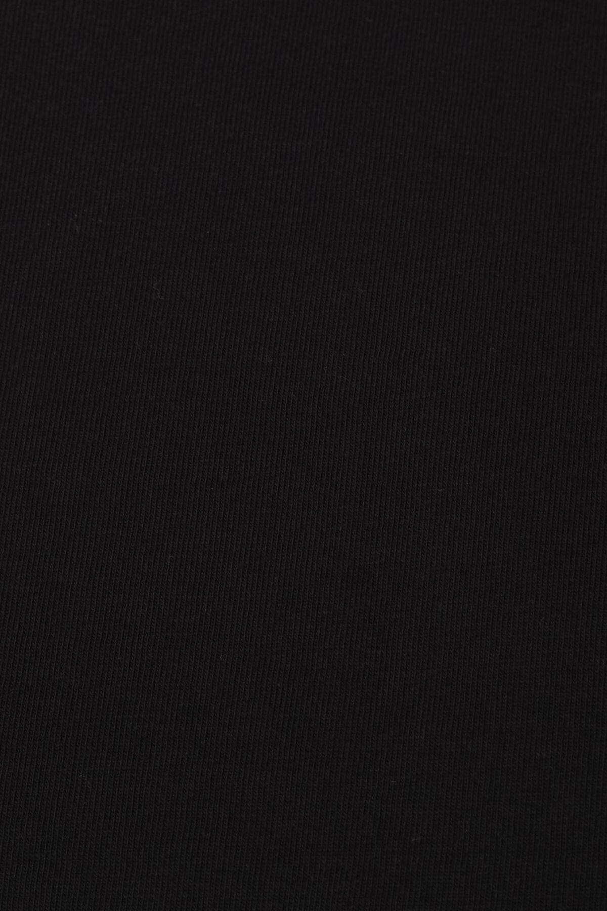 Black_Basic-T-shirt-With-Round-Neck-addax