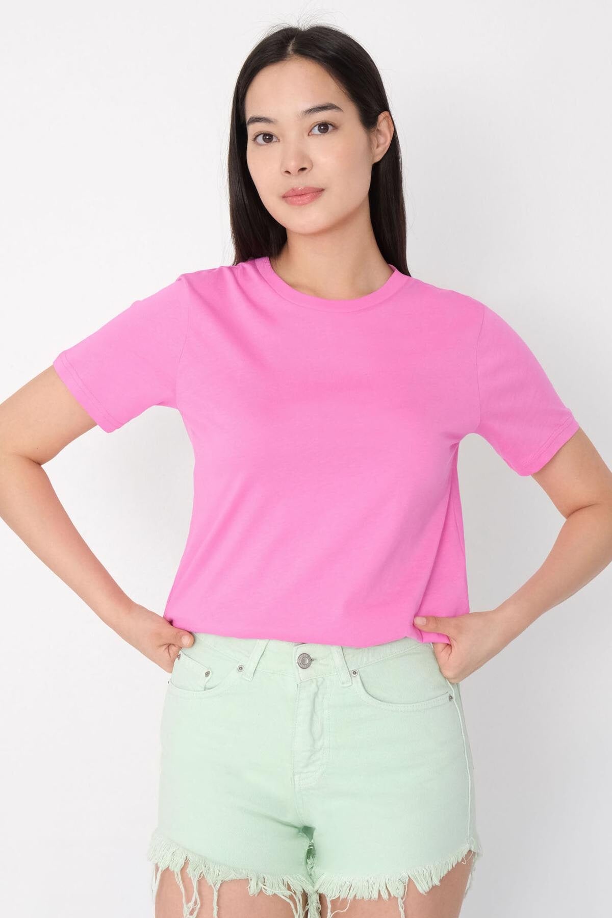 Sugar-Pink_Basic-T-shirt-With-Round-Neck-addax