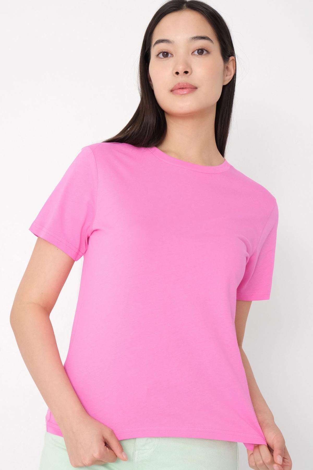 Sugar-Pink_Basic-T-shirt-With-Round-Neck-addax