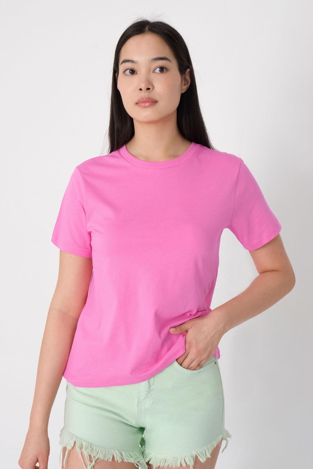 Sugar-Pink_Basic-T-shirt-With-Round-Neck-addax