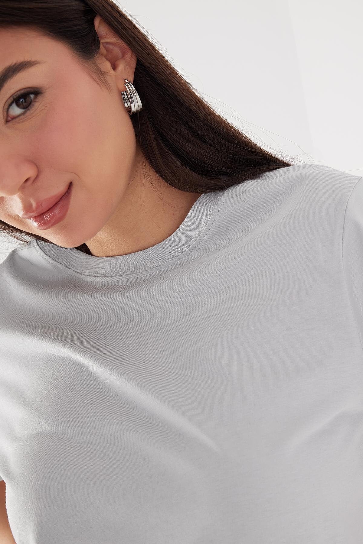 New-Grey_Basic-T-shirt-With-Round-Neck-addax