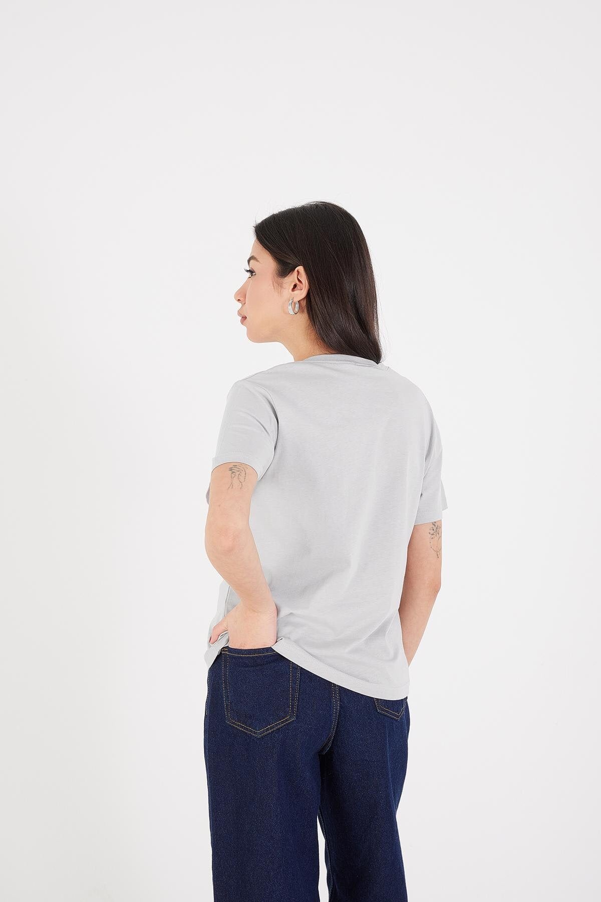 New-Grey_Basic-T-shirt-With-Round-Neck-addax