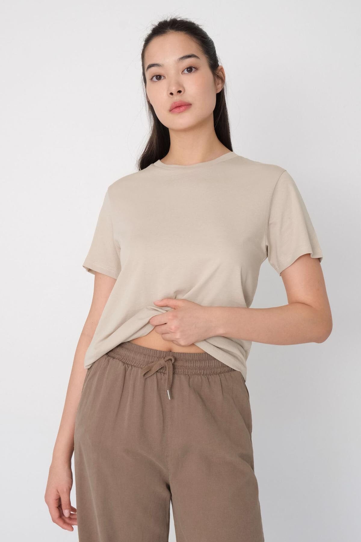 Annual_Basic-T-shirt-With-Round-Neck-addax