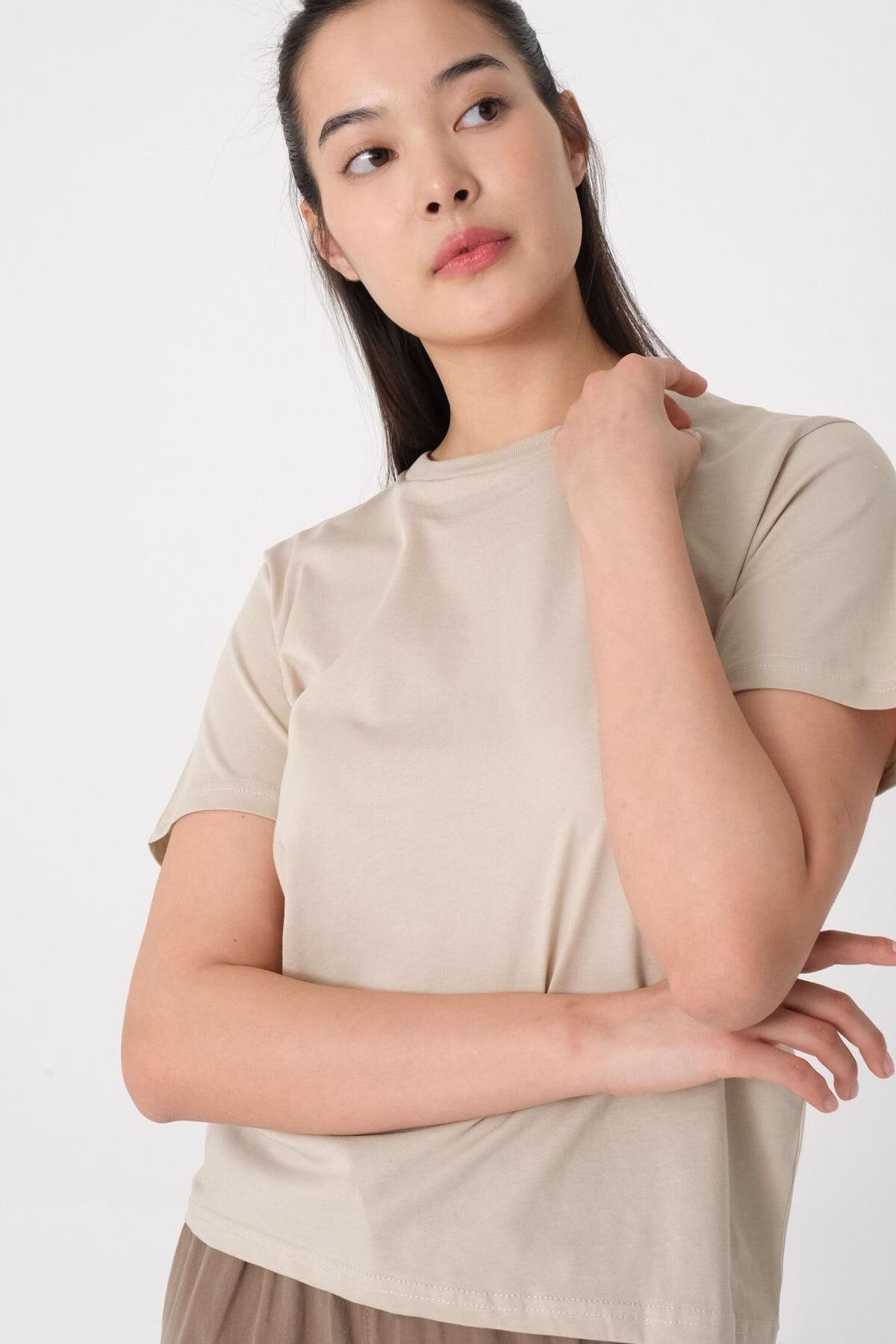Annual_Basic-T-shirt-With-Round-Neck-addax
