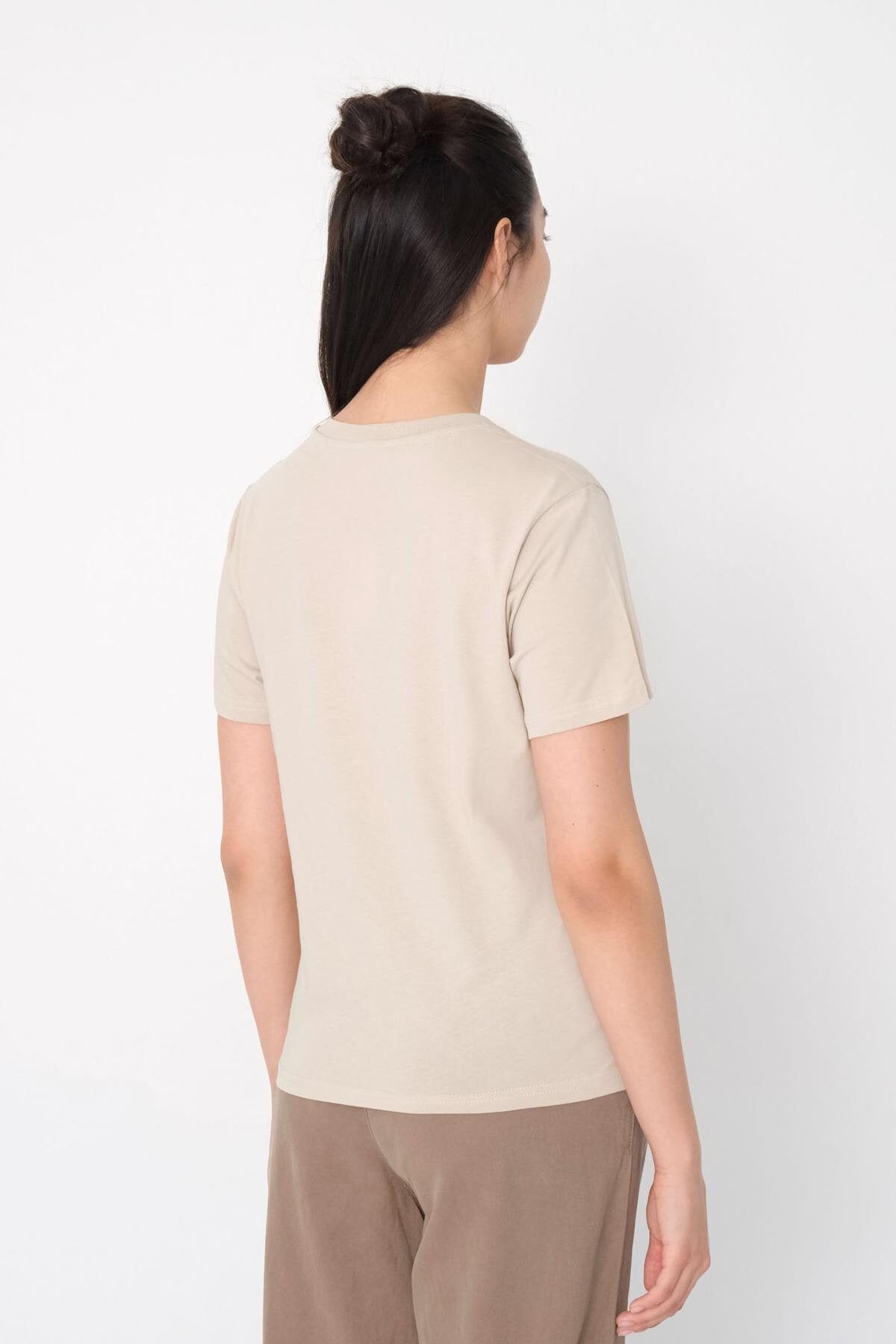 Annual_Basic-T-shirt-With-Round-Neck-addax