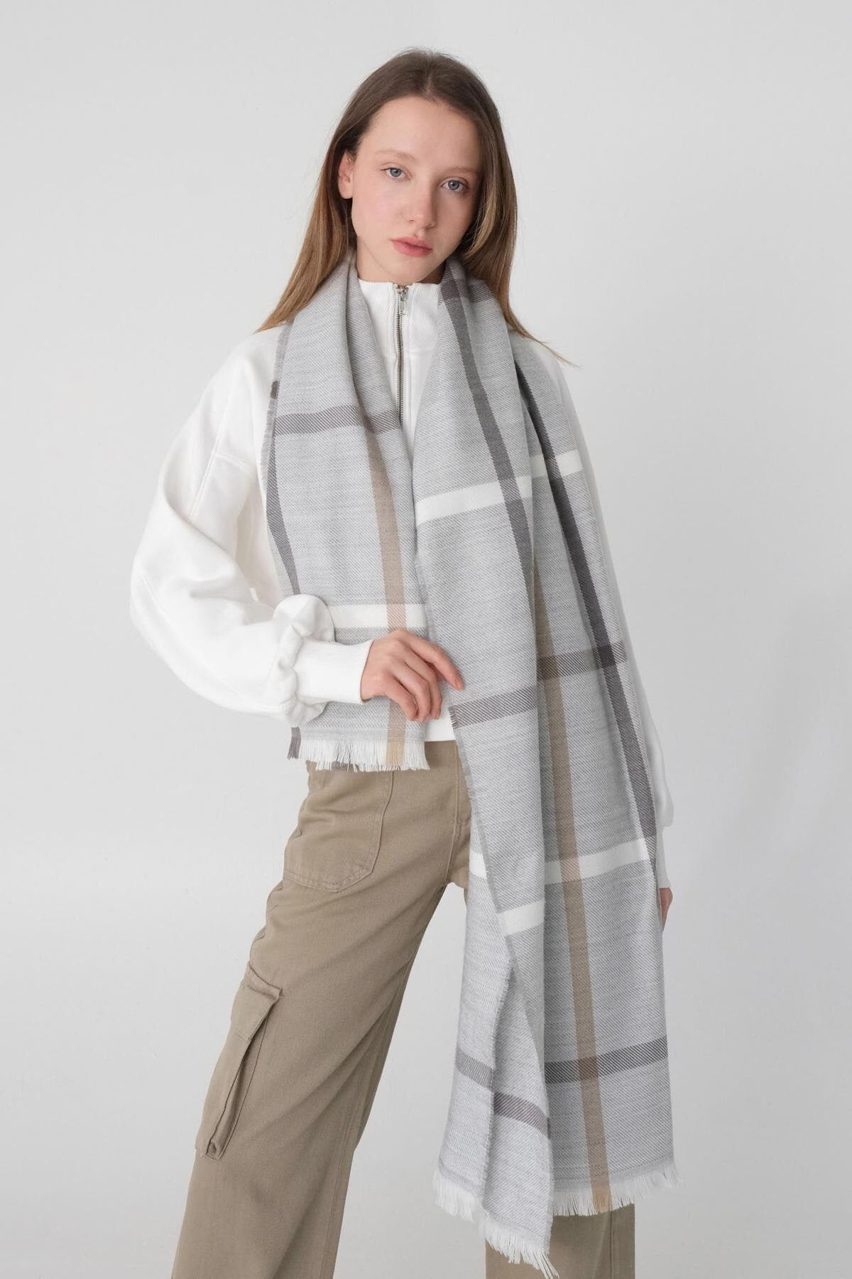 Grey_Reversible-Scarf-addax