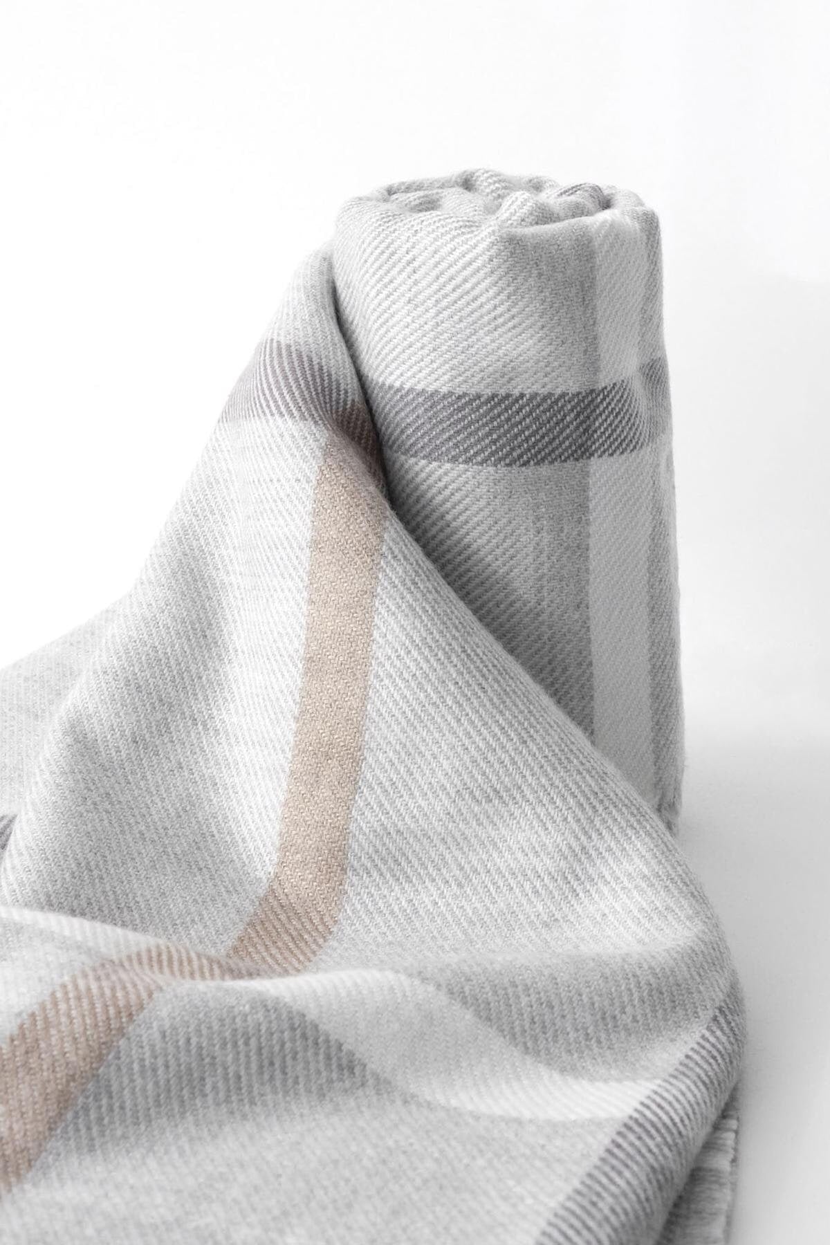Grey_Reversible-Scarf-addax