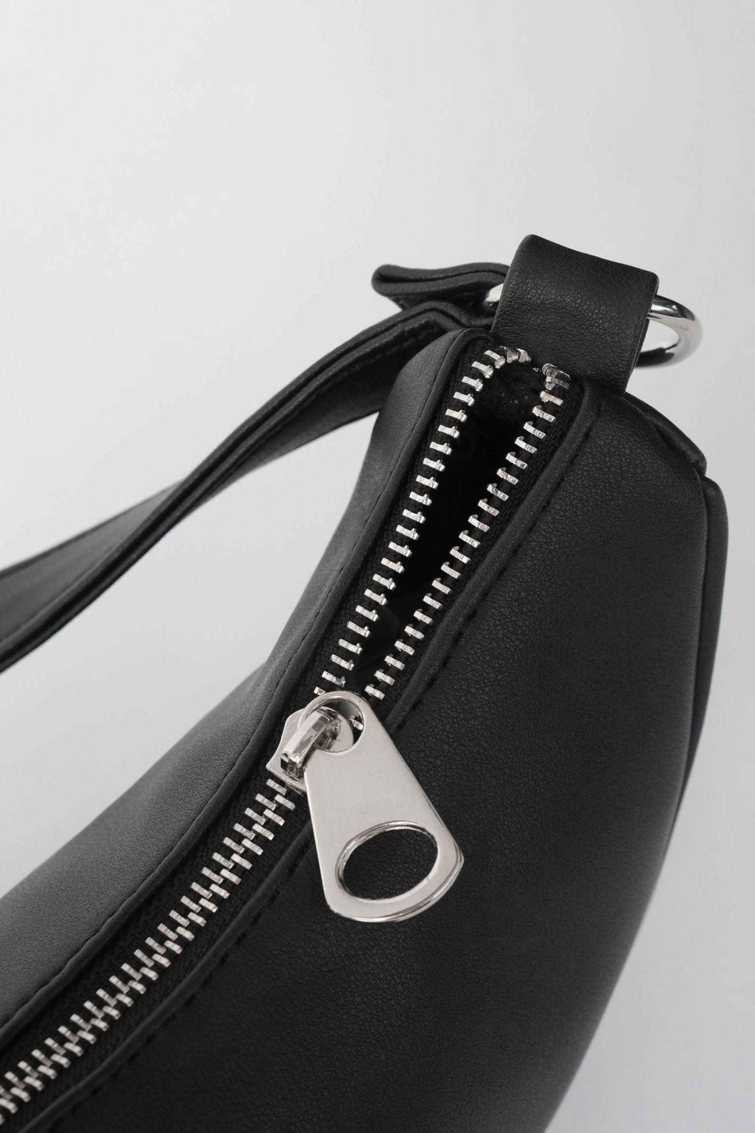 Black_Hand-And-Shoulder-Bag-addax