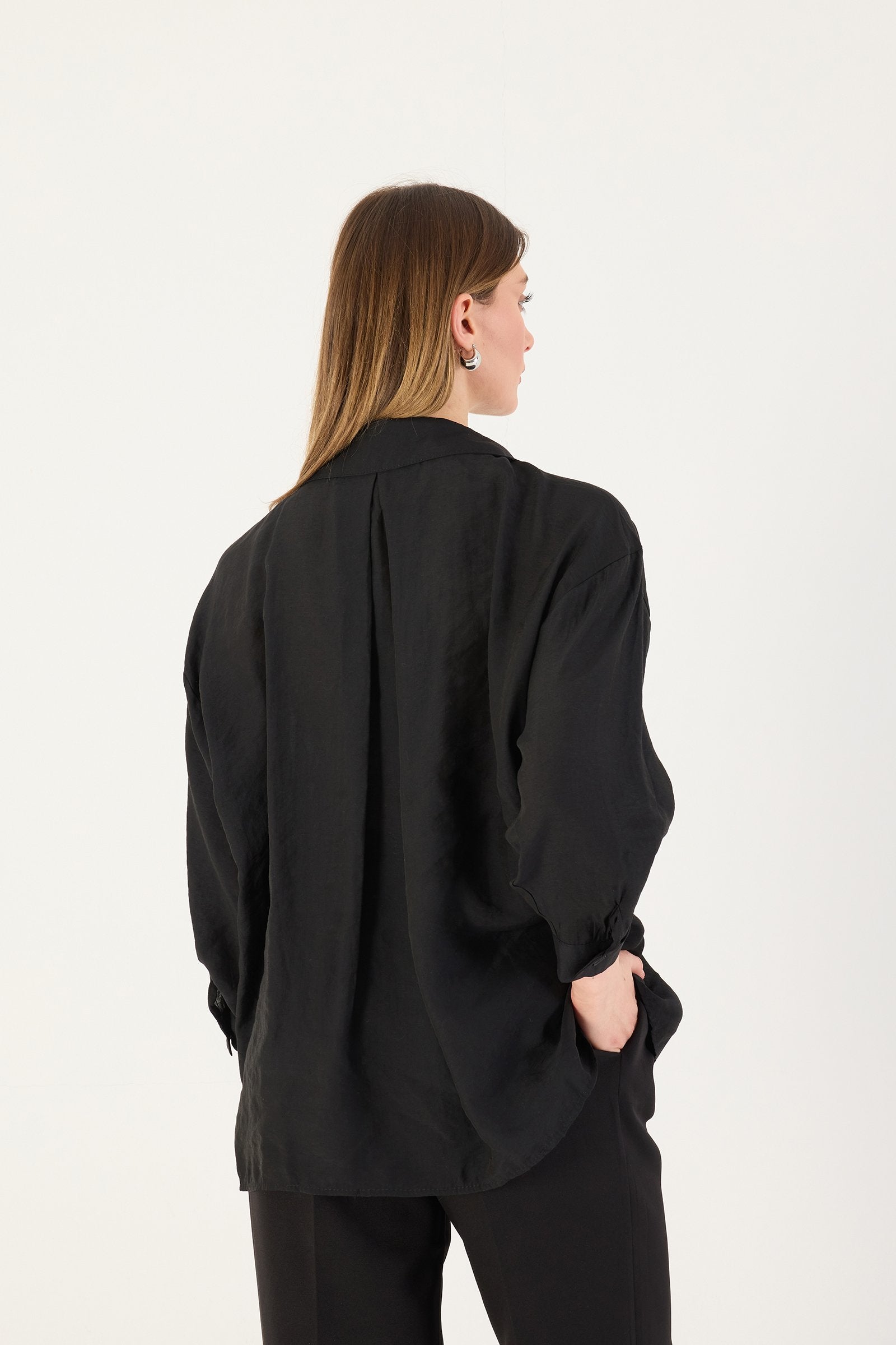 Black_Oversize-Shirt-With-Pocket-Detail-addax
