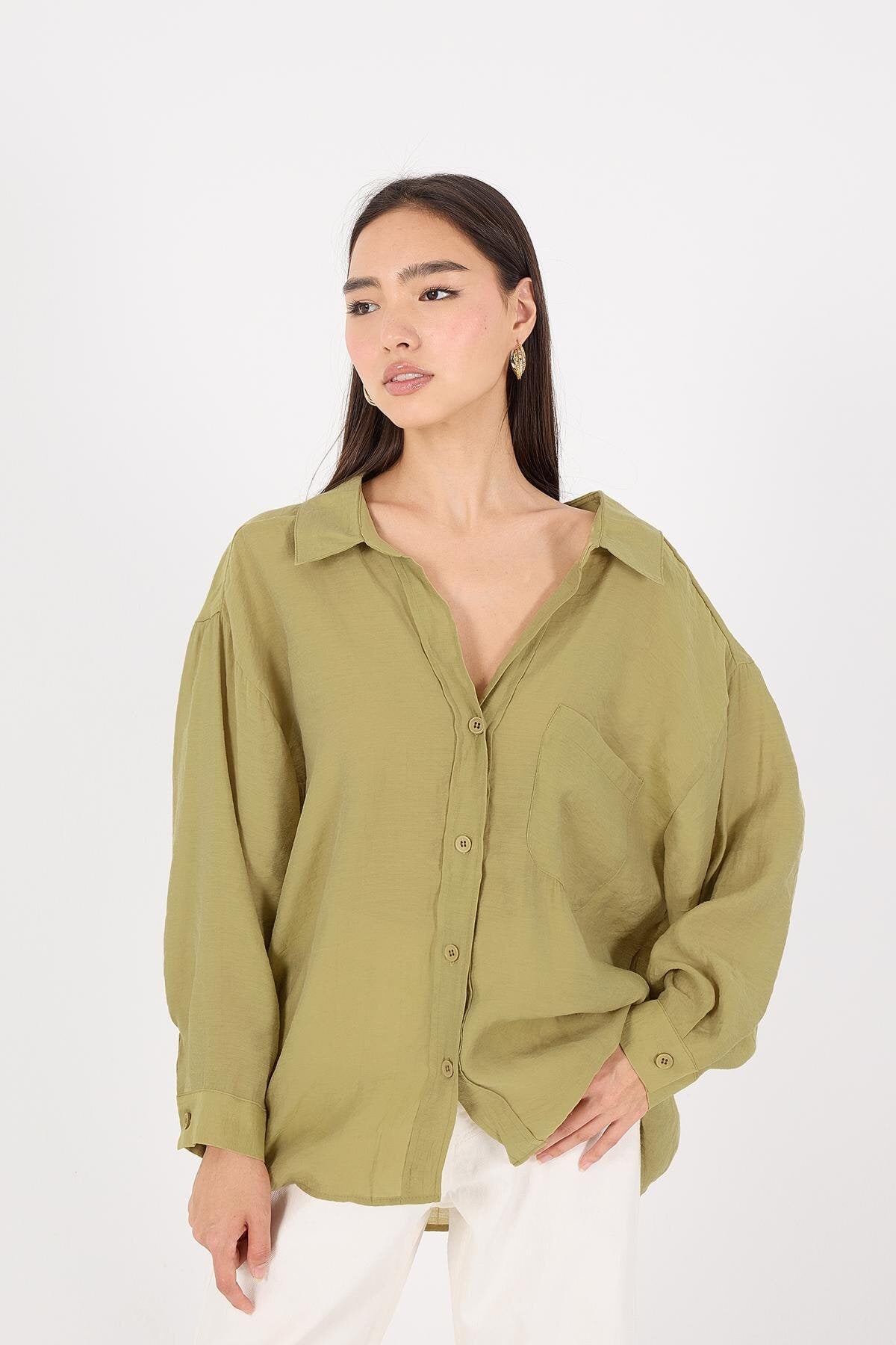 Oil-Green_Oversize-Shirt-With-Pocket-Detail-addax