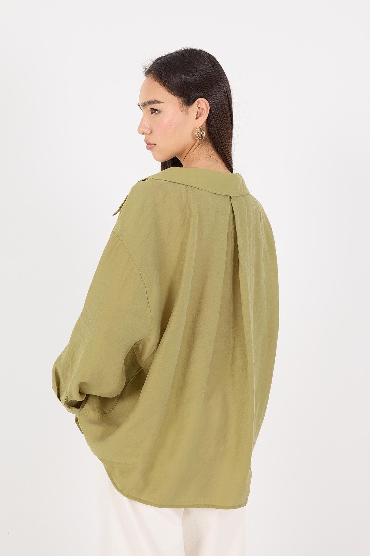 Oil-Green_Oversize-Shirt-With-Pocket-Detail-addax