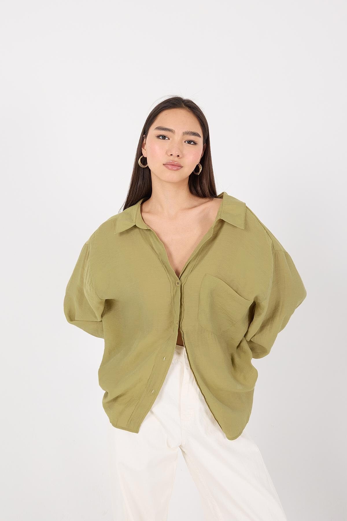 Oil-Green_Oversize-Shirt-With-Pocket-Detail-addax