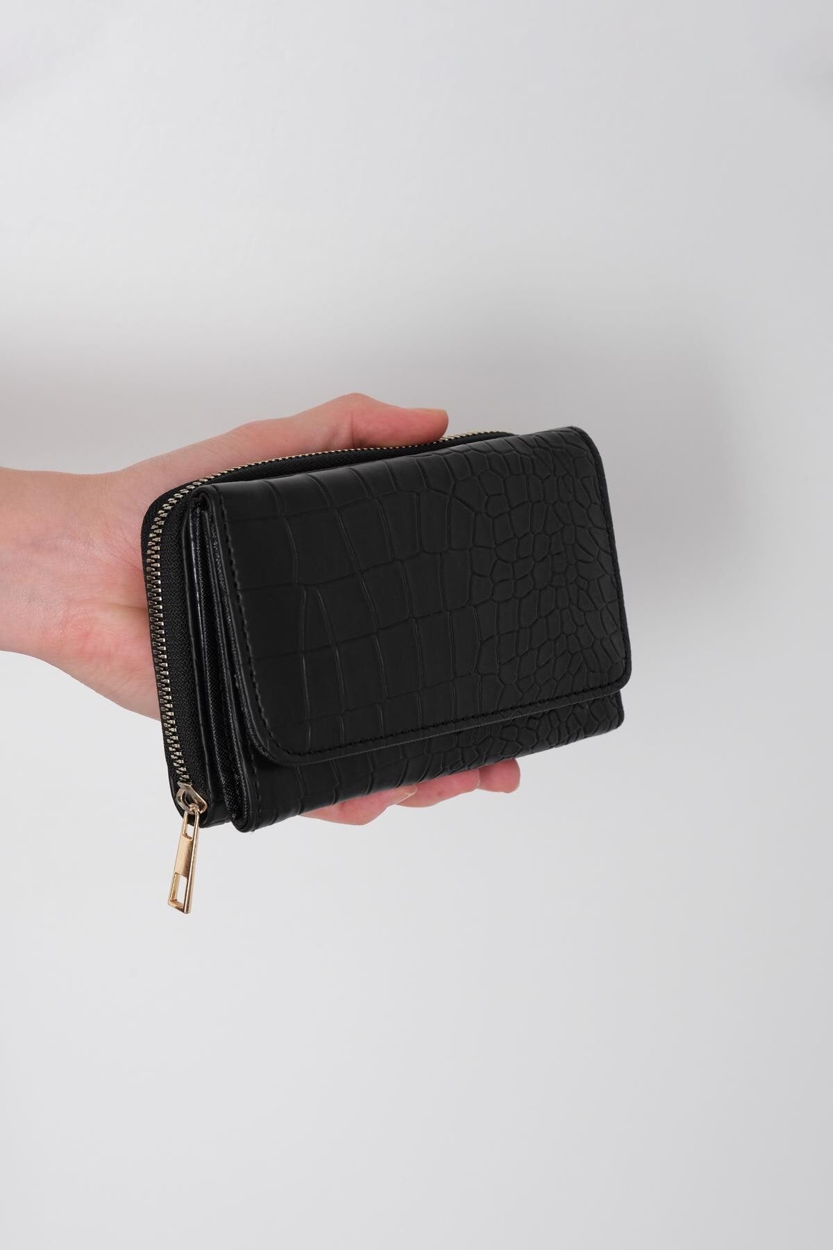 Black_Mock-Croc-Wallet-addax