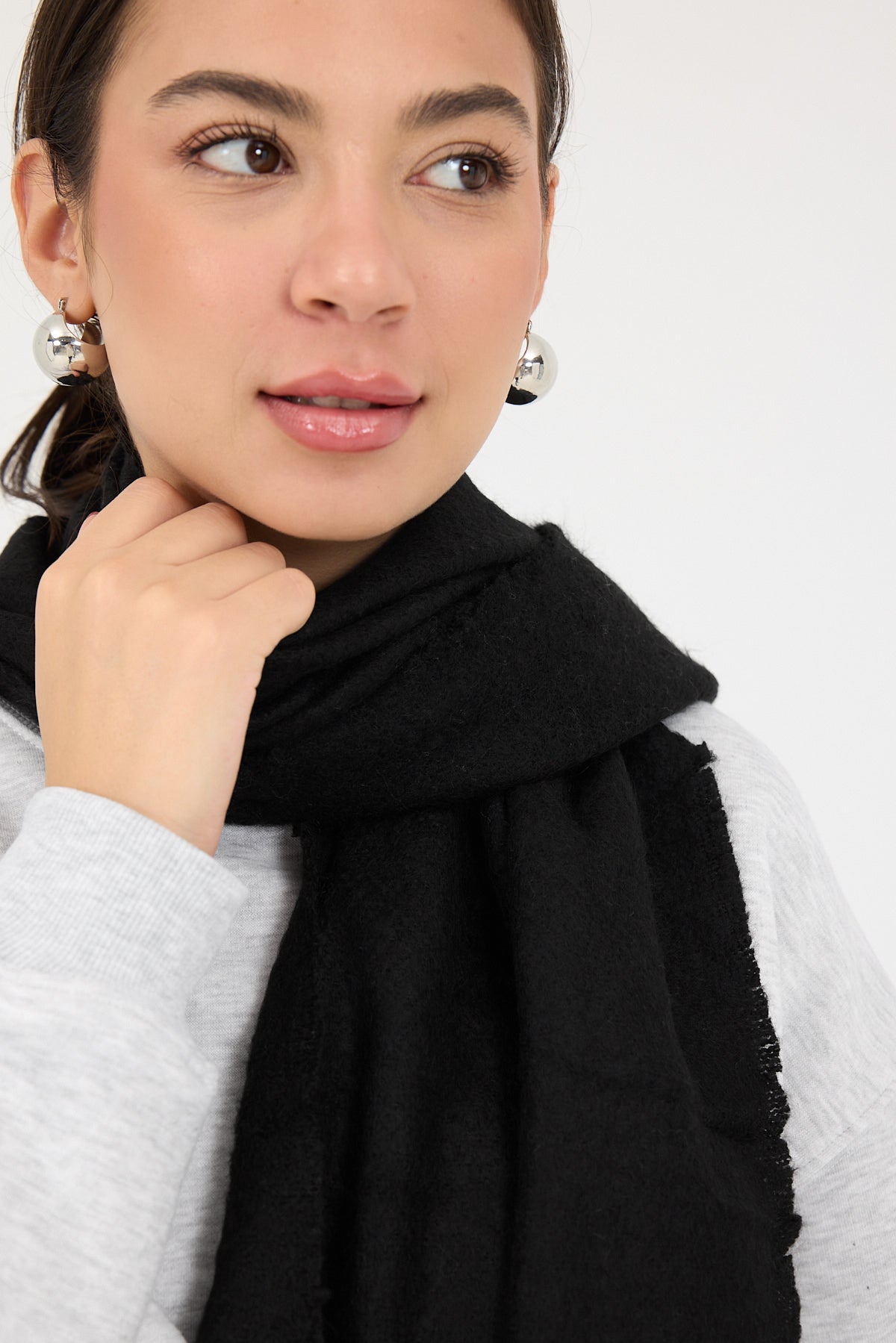 Black_Basic-Shawl-addax