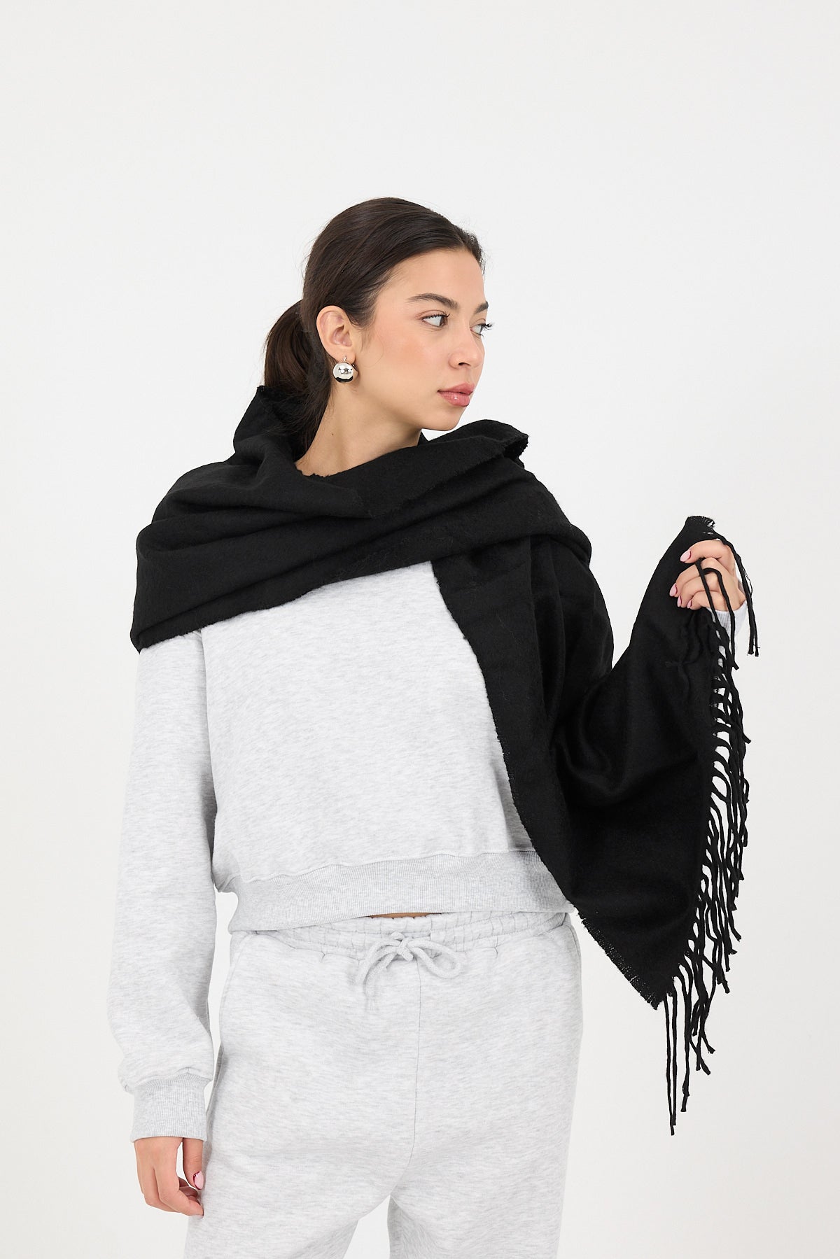 Black_Basic-Shawl-addax